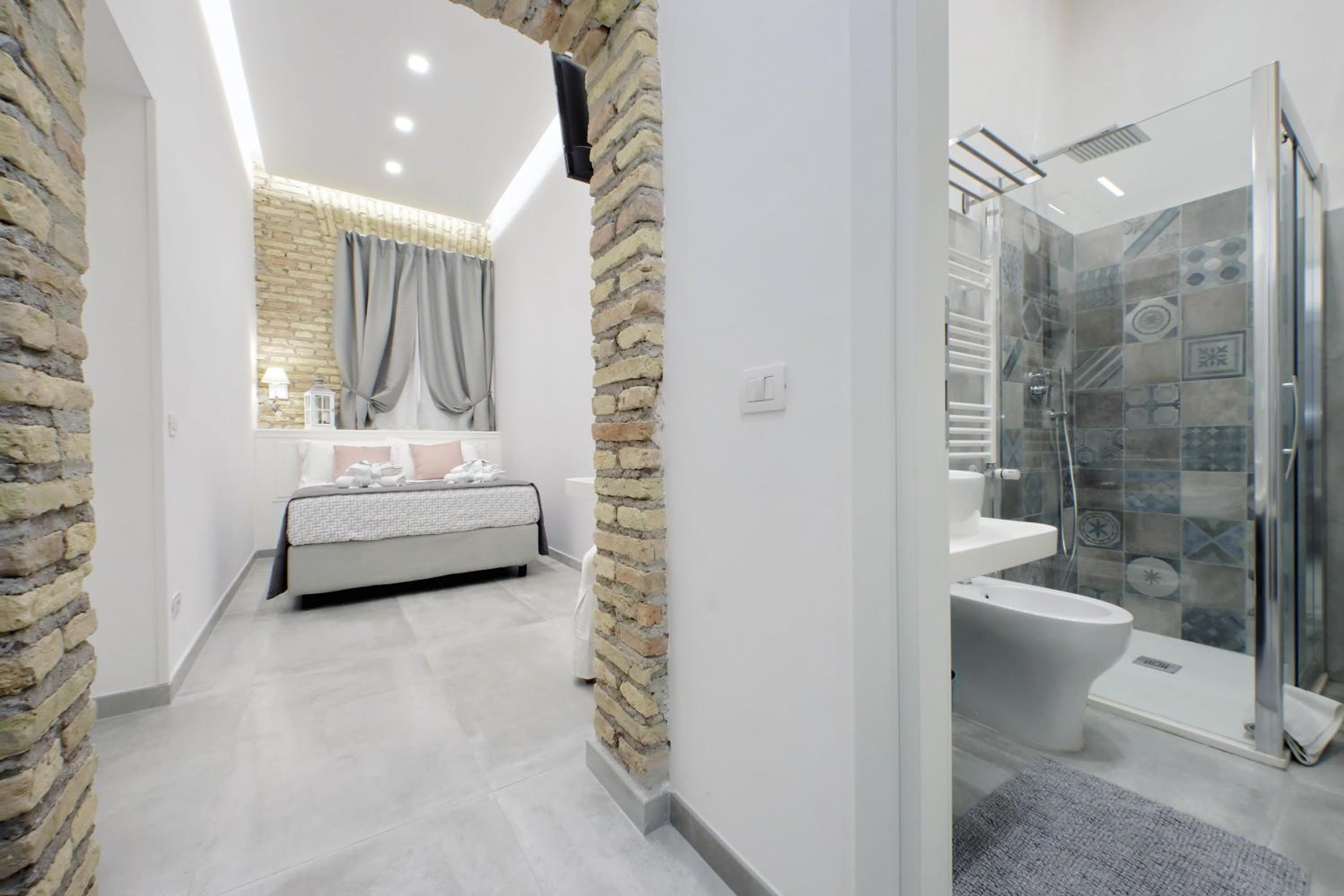 Roman Holiday Suites