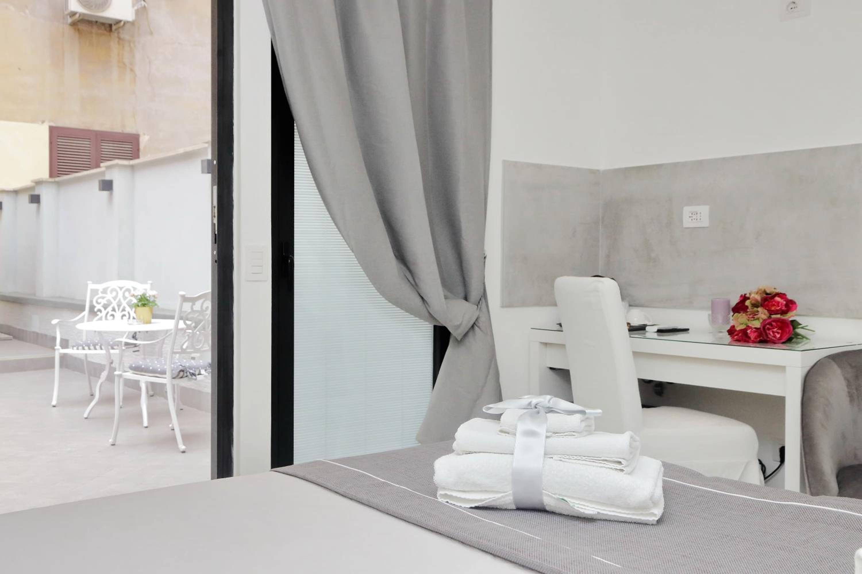 Roman Holiday Suites