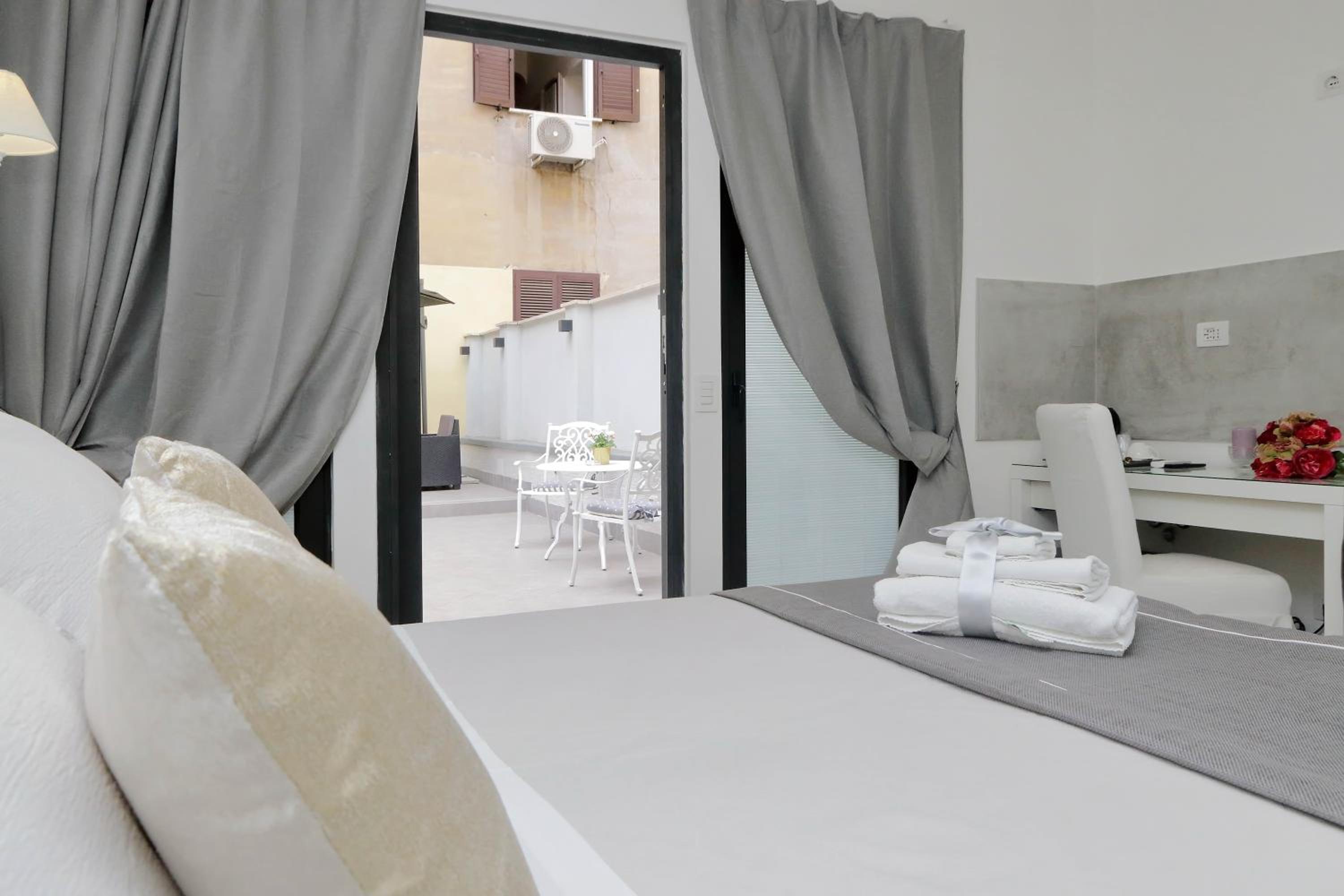 Roman Holiday Suites