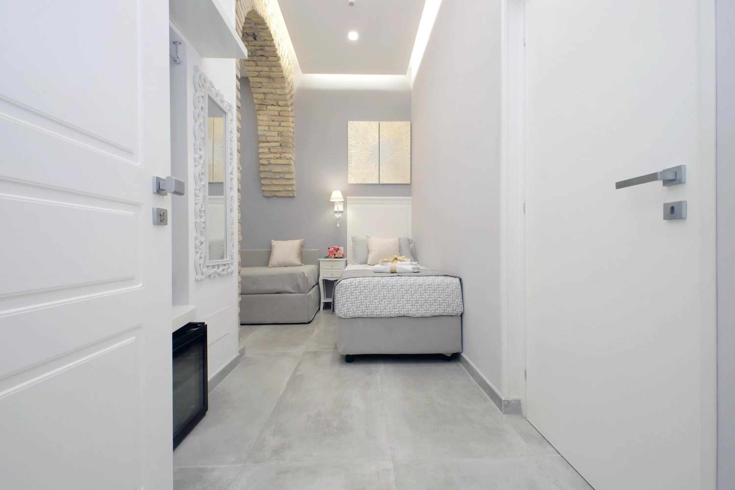Roman Holiday Suites
