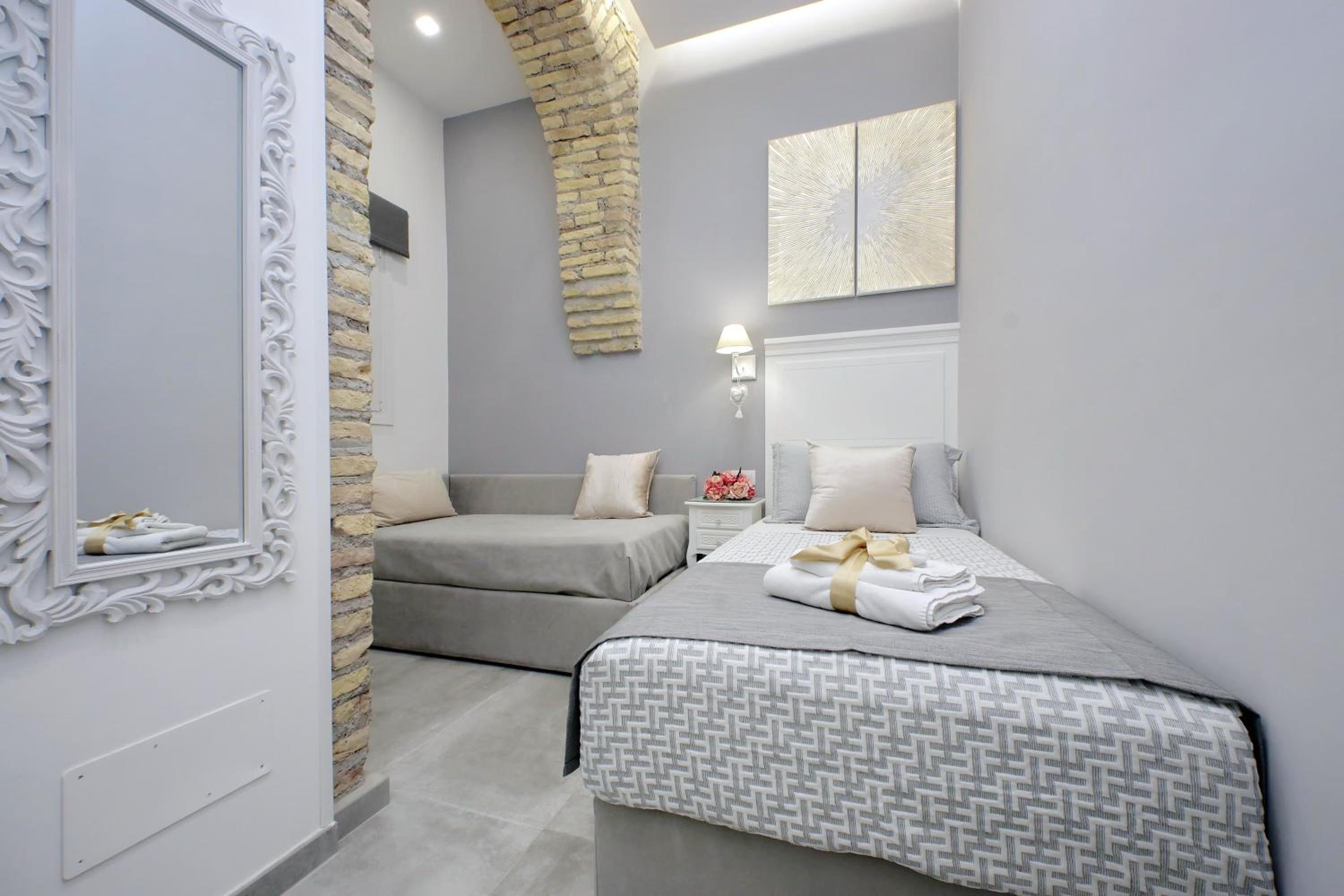 Roman Holiday Suites