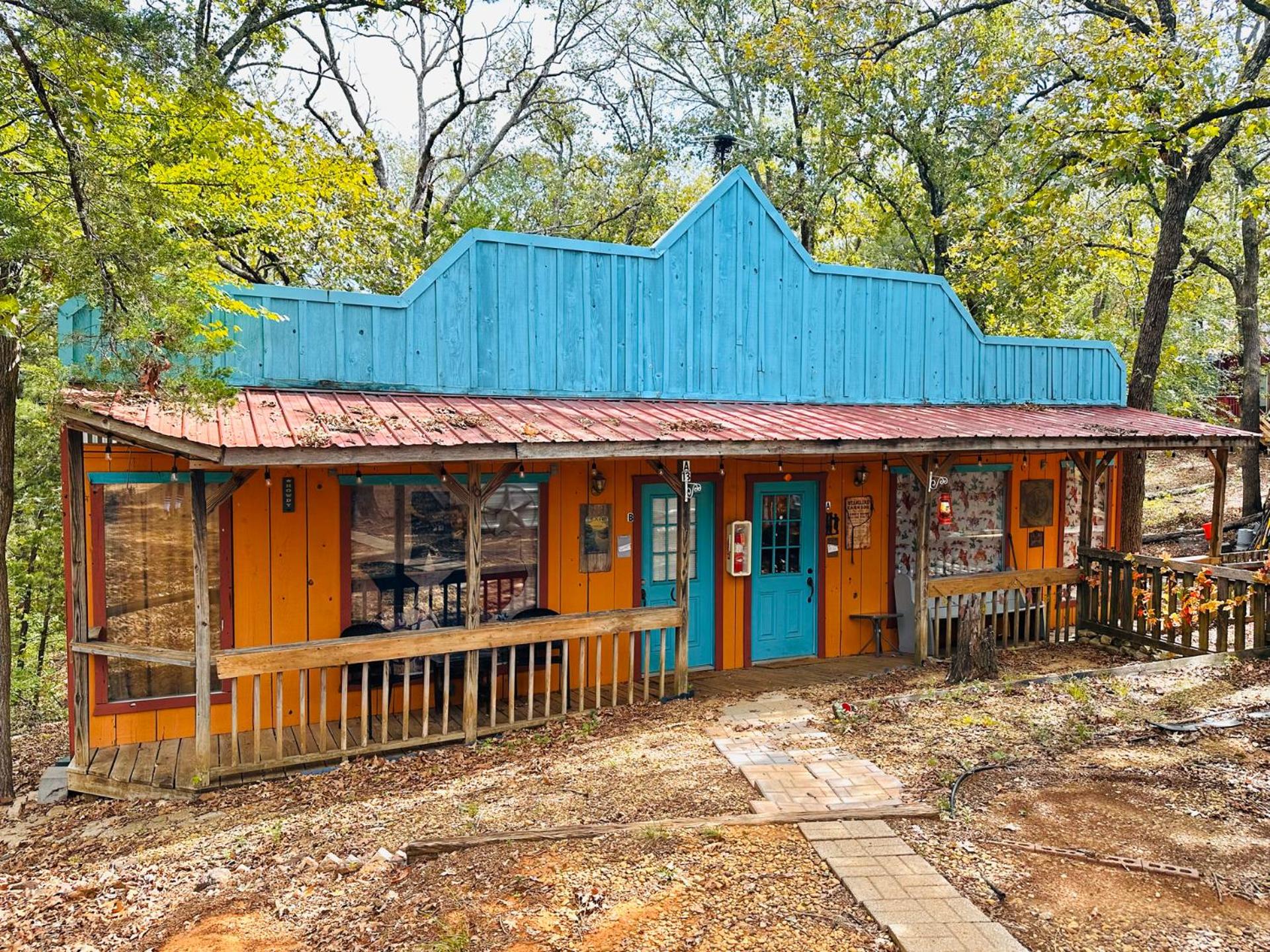 Acorn Hideaways Canton Cheerful Bluebonnet Suite Sleeps 5