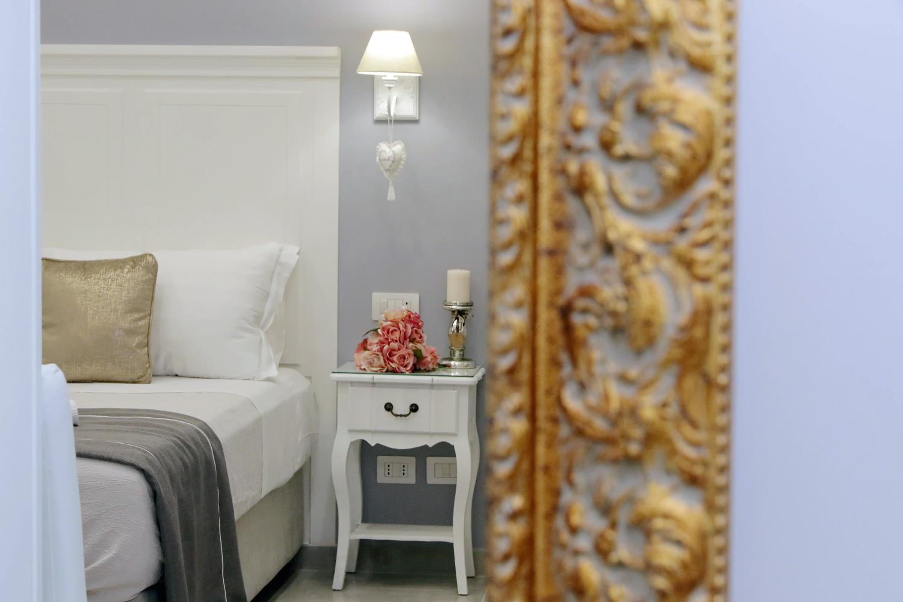 Roman Holiday Suites