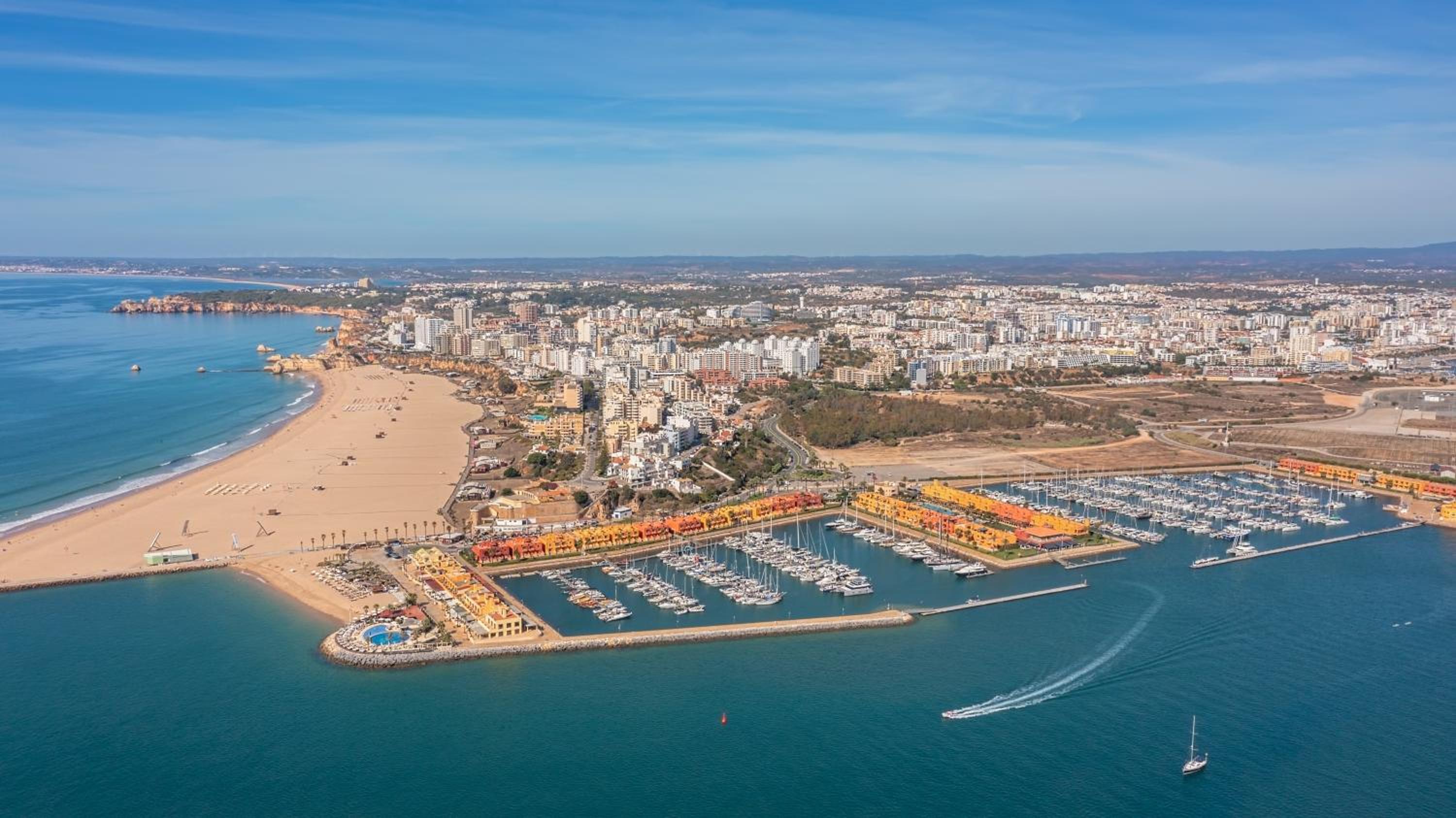 BnB Homes Praia da Rocha Beach Sun-kissed Apartment 50 m away from the Ocean