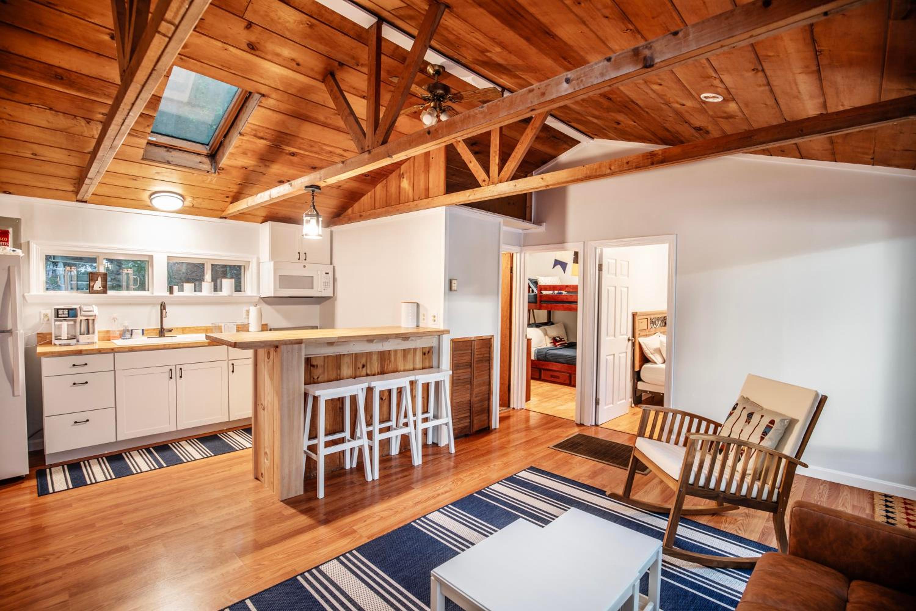 CedarHaus: Your Lakeside Retreat by Hills Pond view 4
