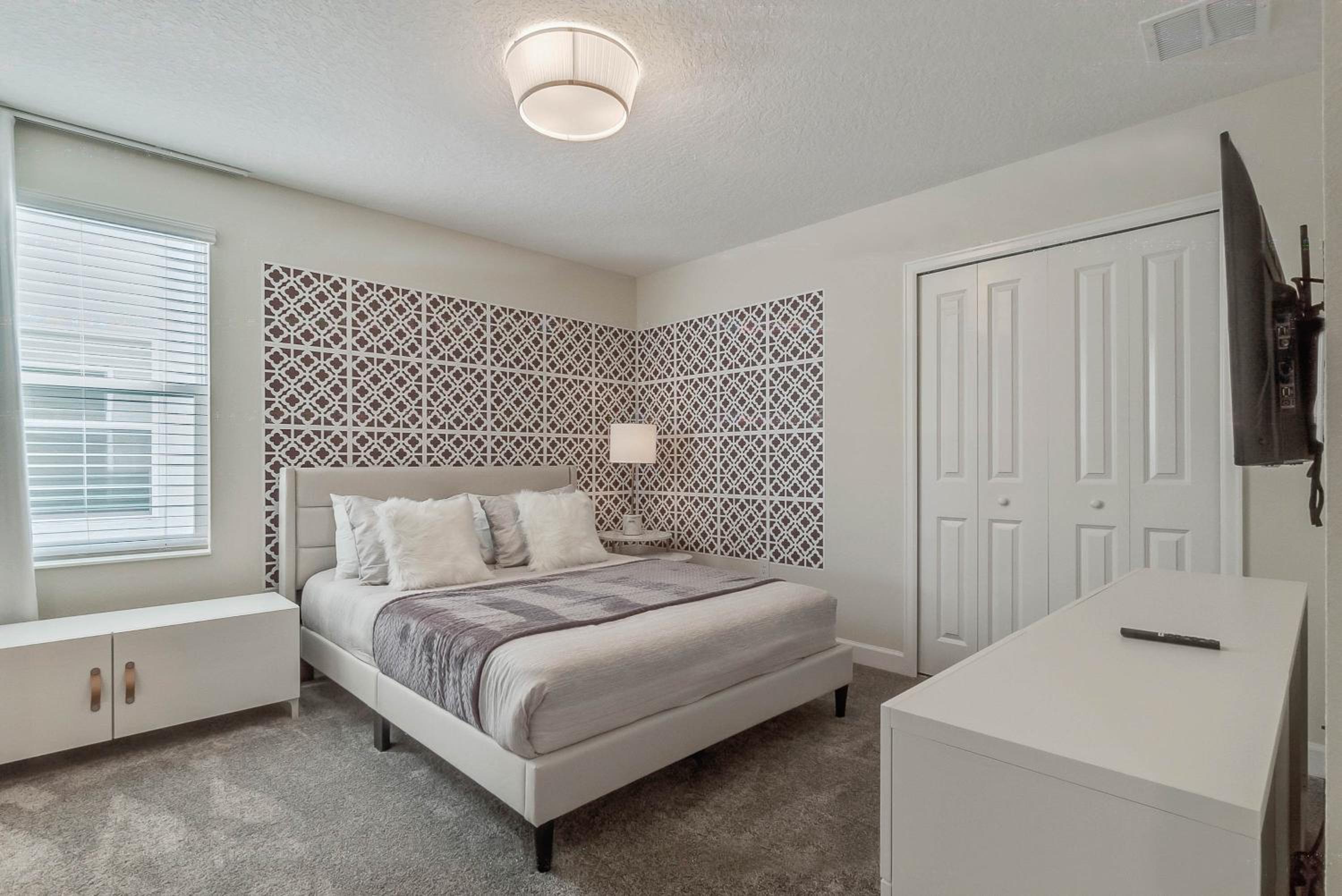 Spectacular 9 BD Lake View Villa in Storey Lake view 3