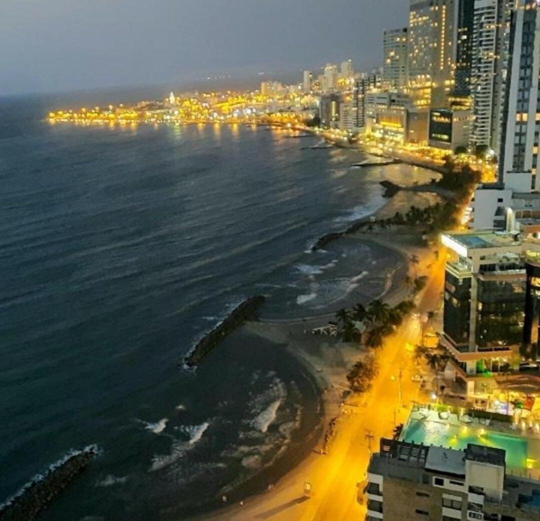 Hermoso edificio de frente al mar