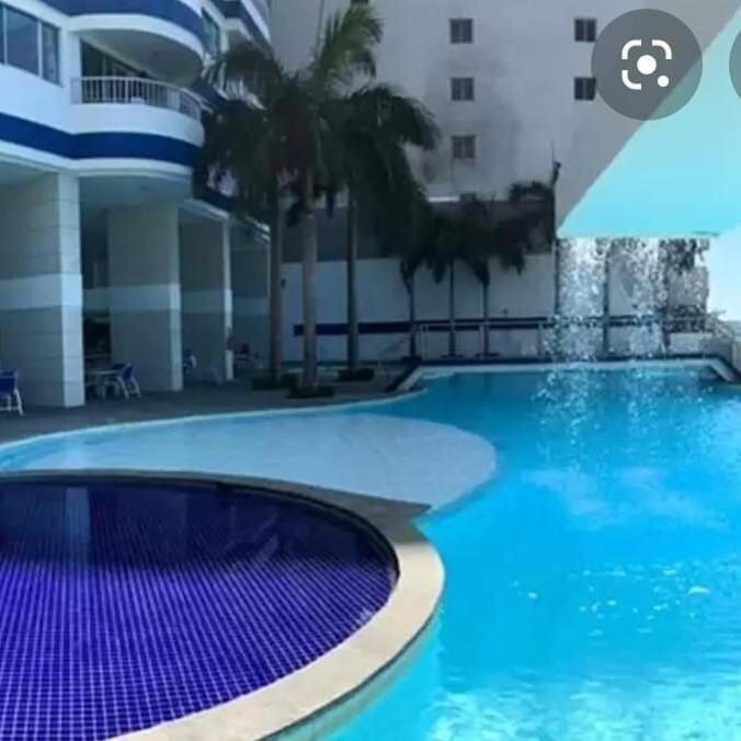 Hermoso edificio de frente al mar