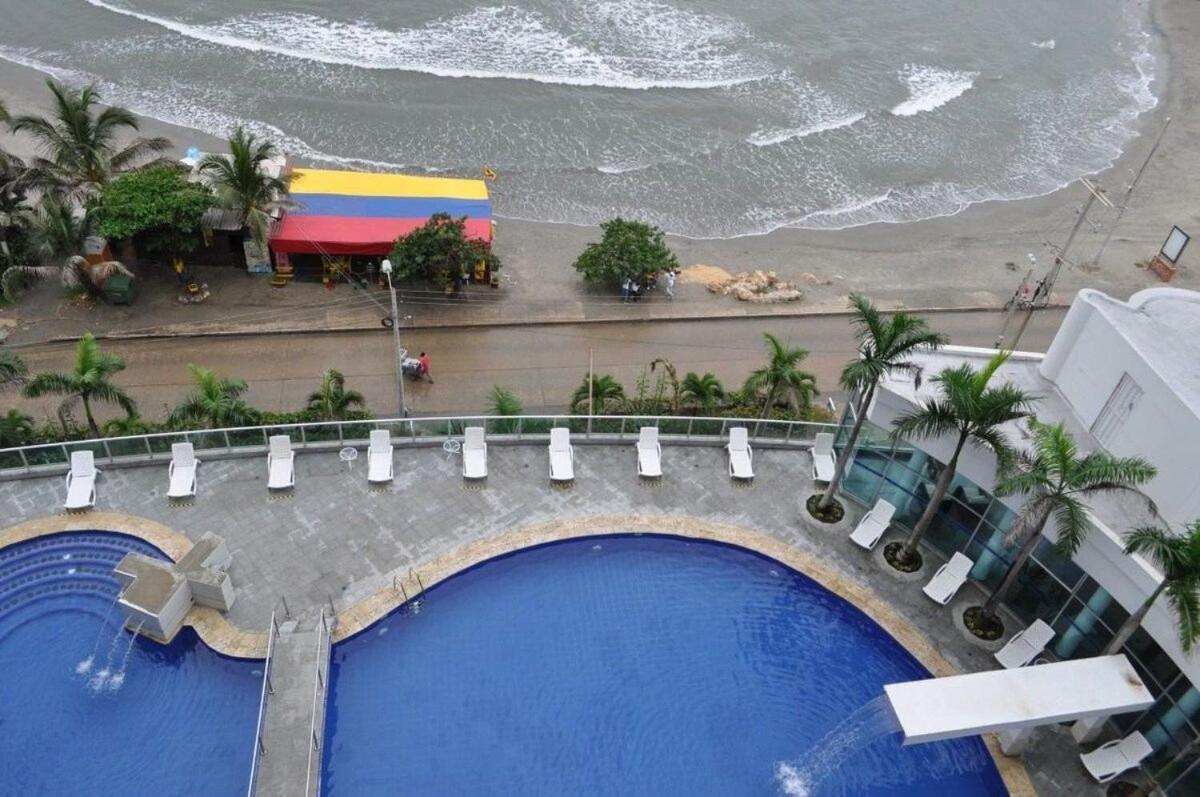Hermoso edificio de frente al mar