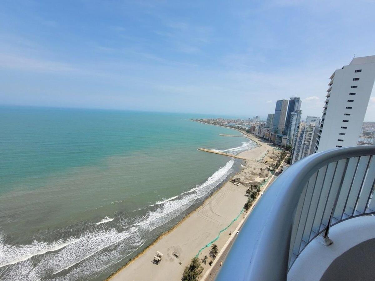 Hermoso edificio de frente al mar