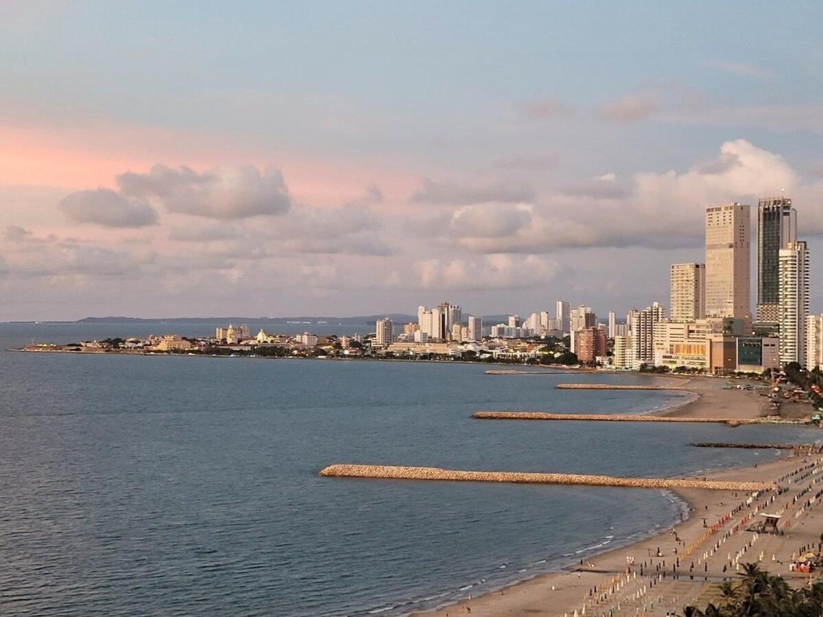 Hermoso edificio de frente al mar