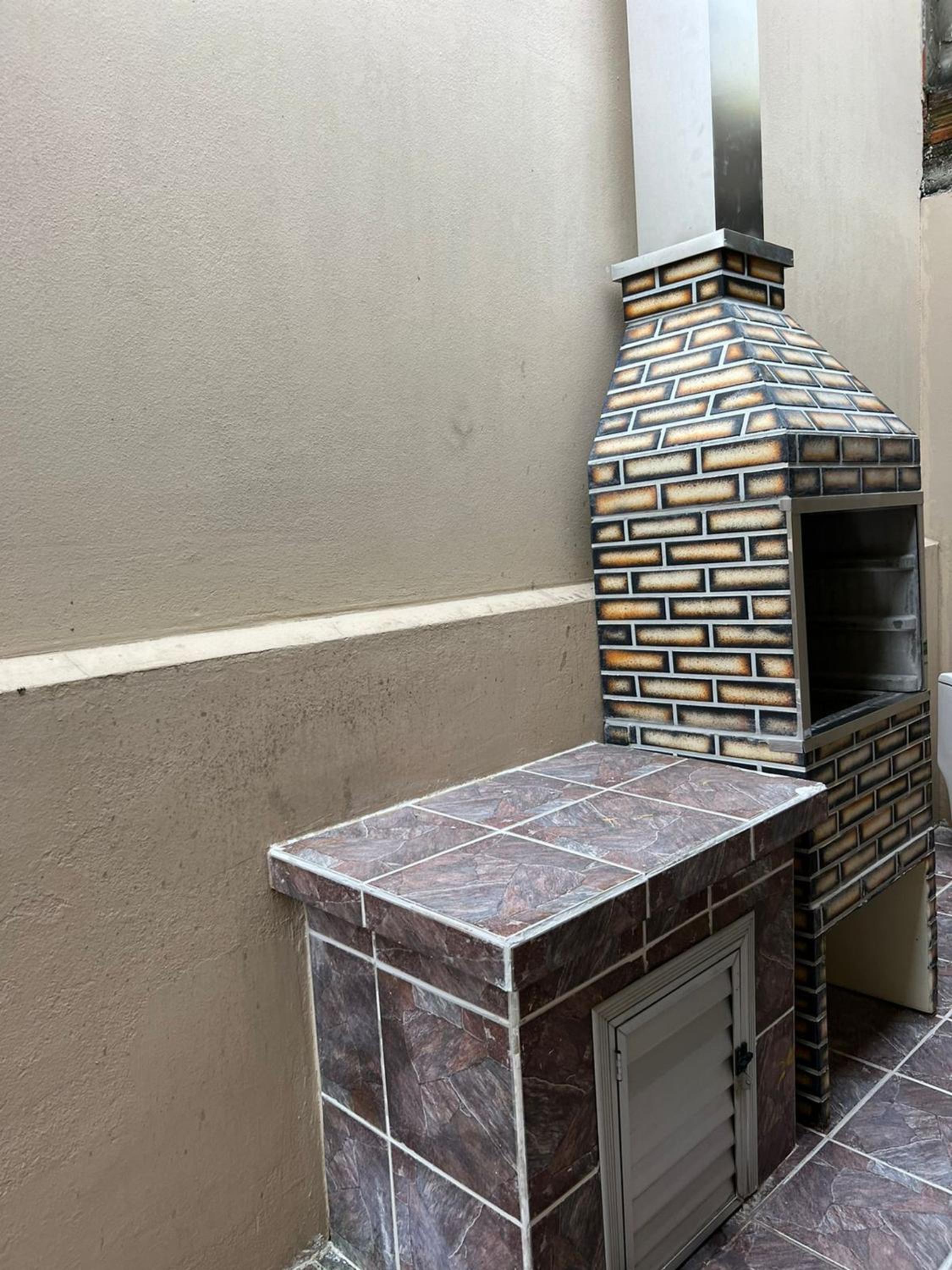 Casa térrea com 03 quartos em Canto Grande