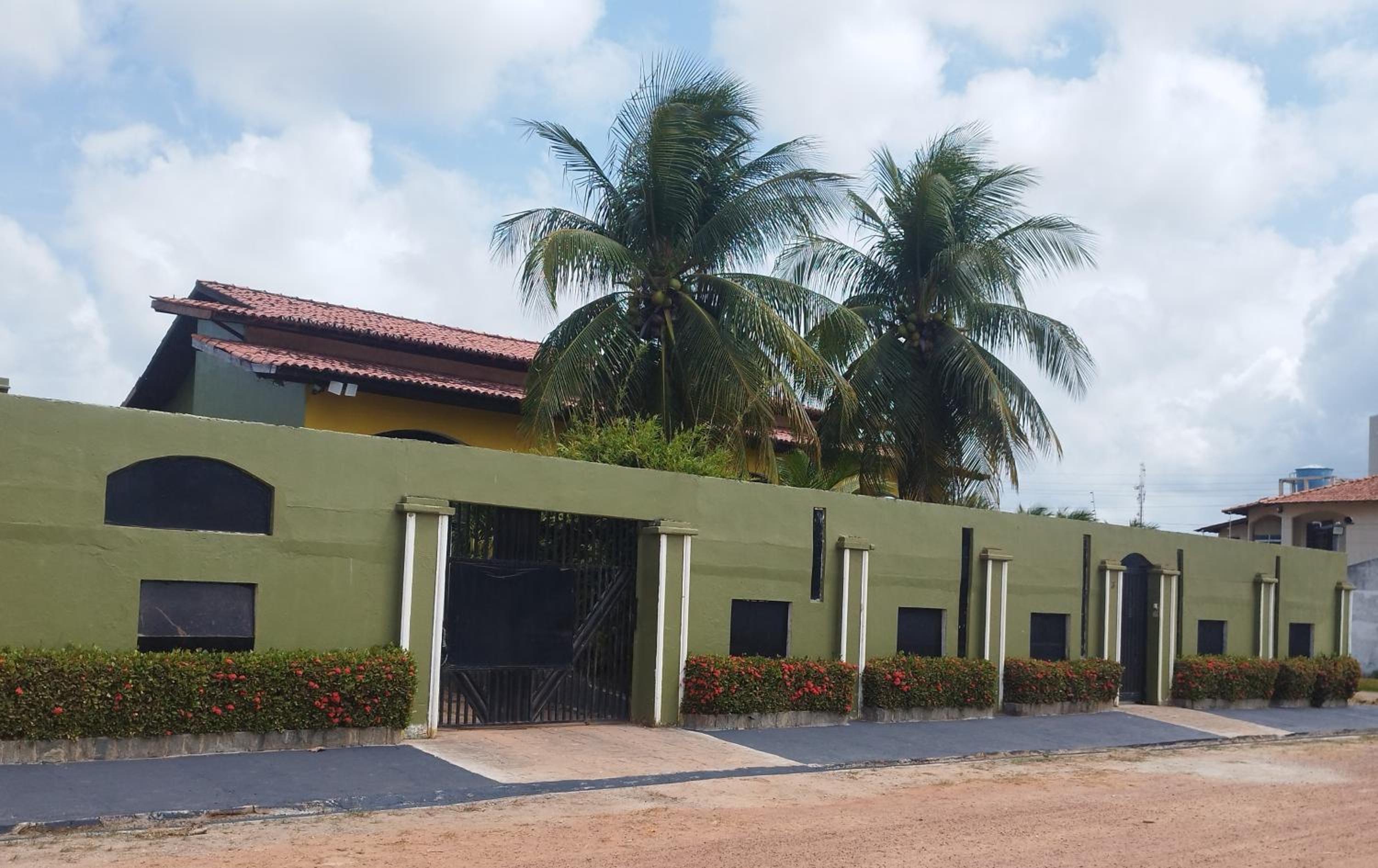 Casa com Piscina Grande em Salinas