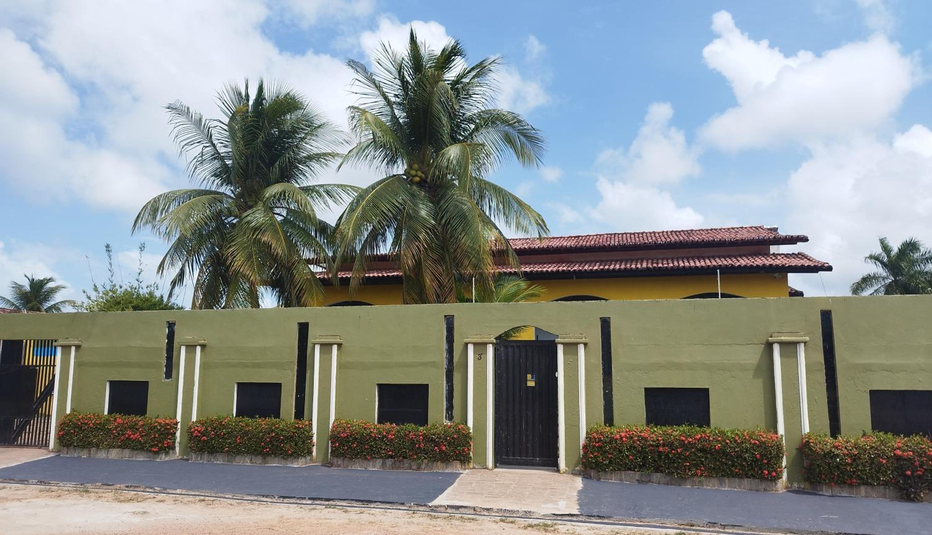 Casa com Piscina Grande em Salinas