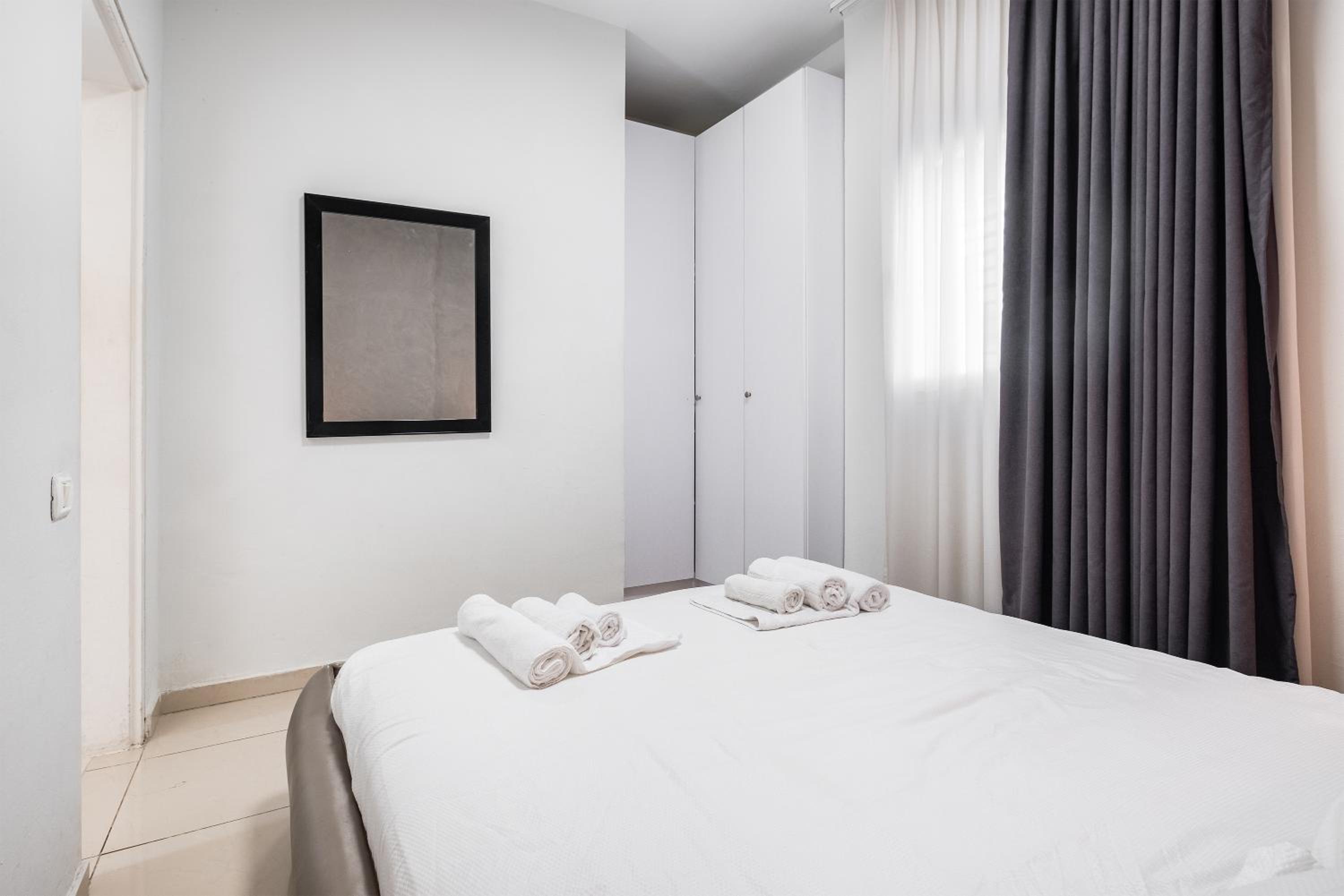Premium 1BD apartment near the beach W/Balcony view 5