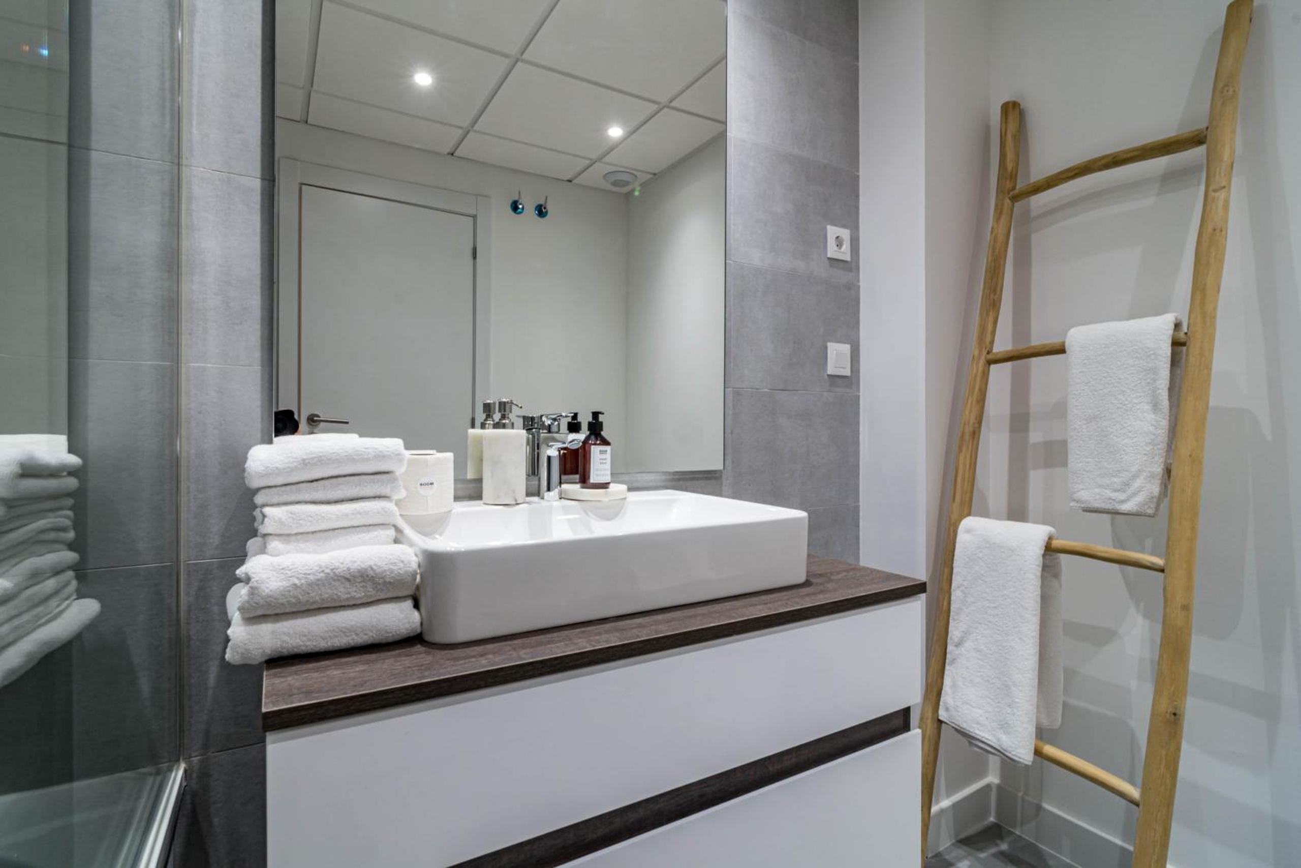SR Oasis 325 luxury 3BDR with Sea View view 2