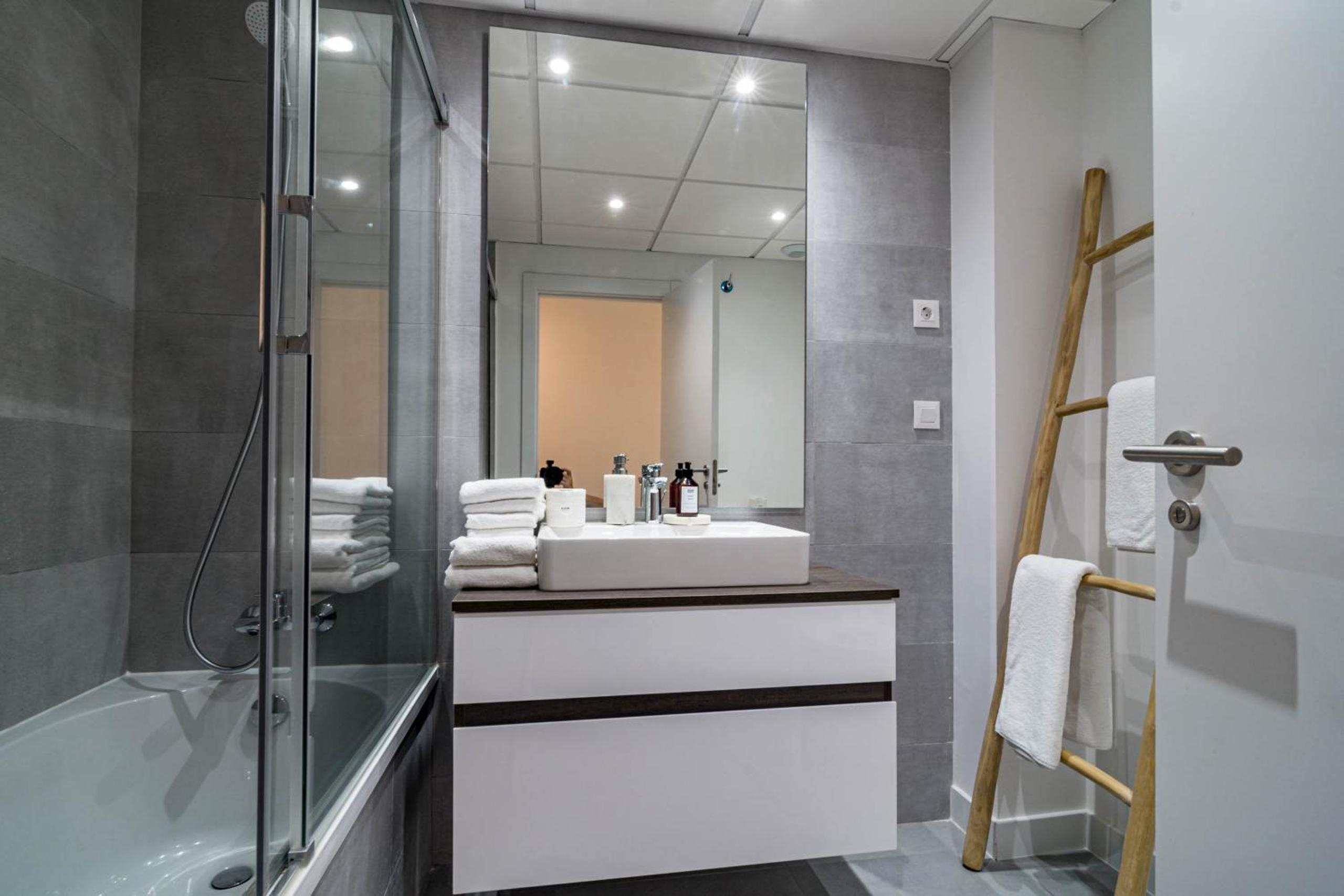 SR Oasis 325 luxury 3BDR with Sea View view 4