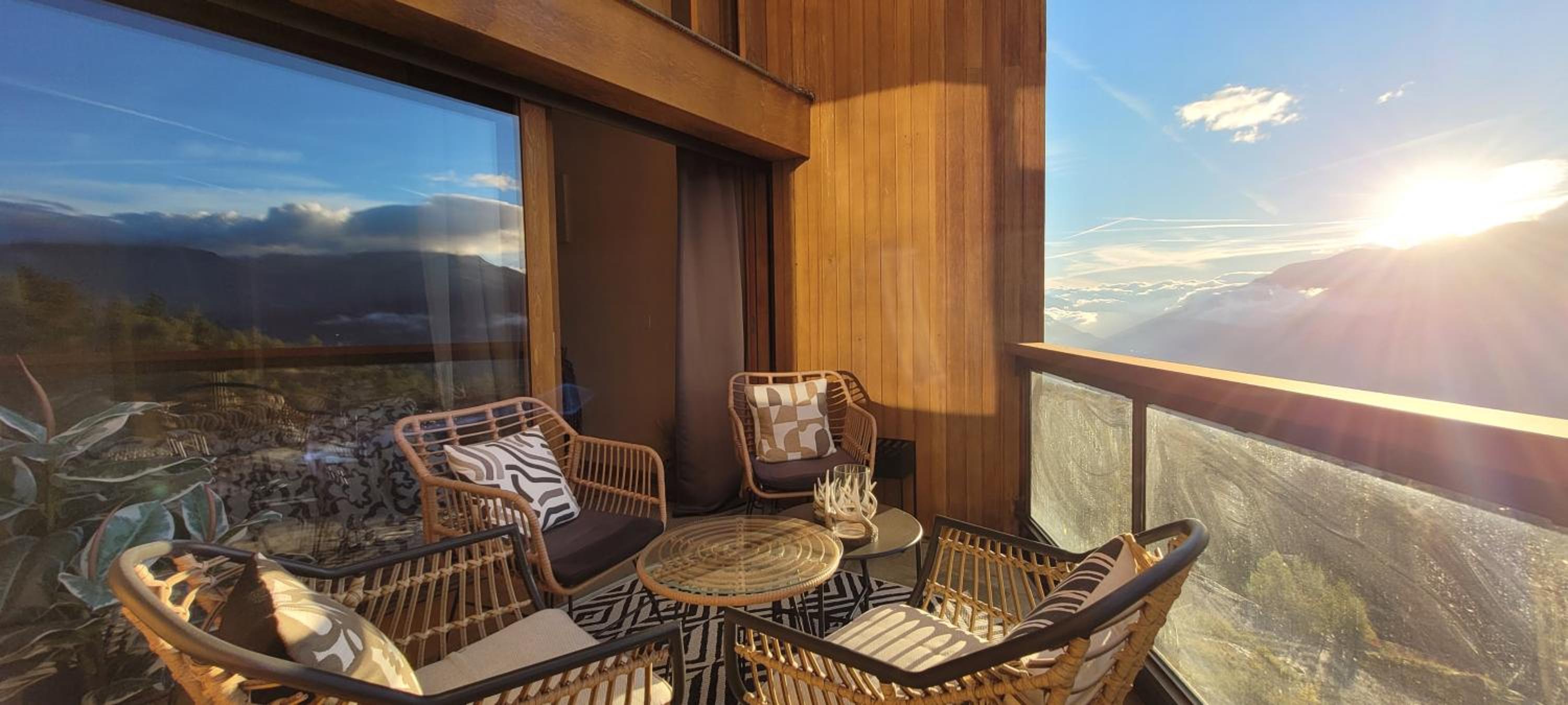L'AvantGardiste, Spacious 6 bedrooms duplex, panoramic view