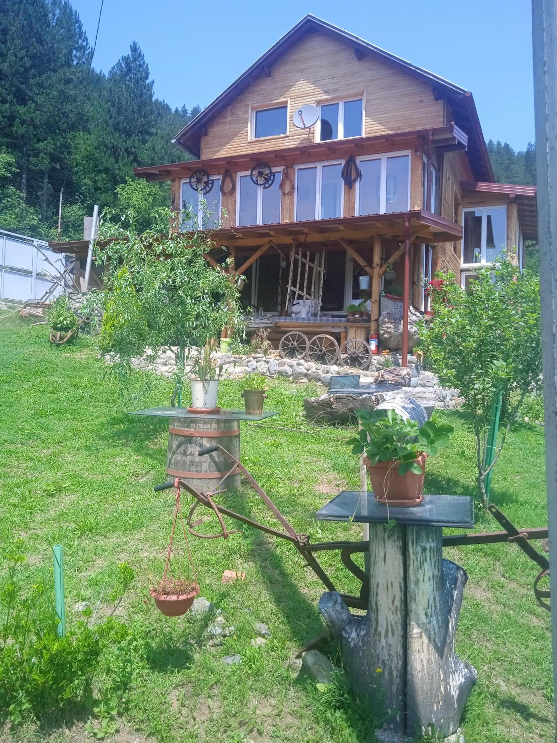 Spacious and Charming House in Vozuća with Large Garden