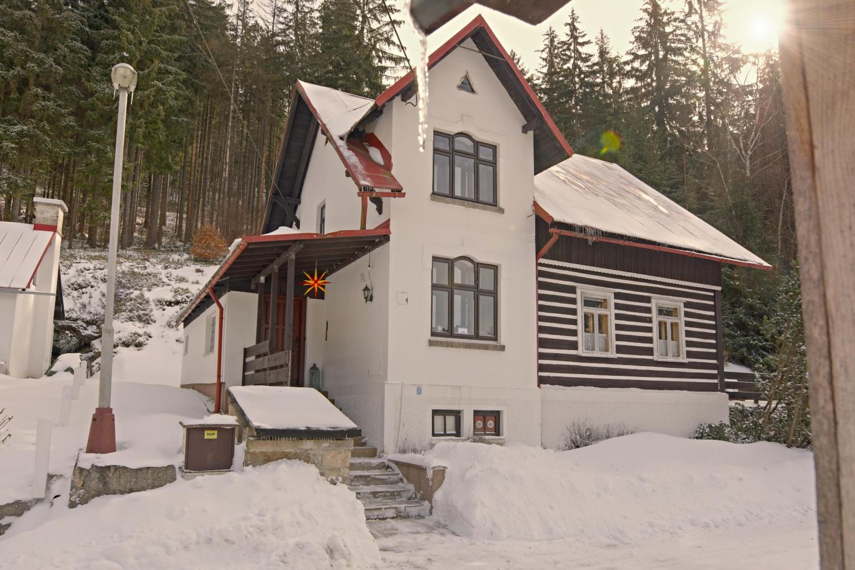 Chata Štefička - soukromá horská chata s krbem pro 8 osob, Jizerské hory