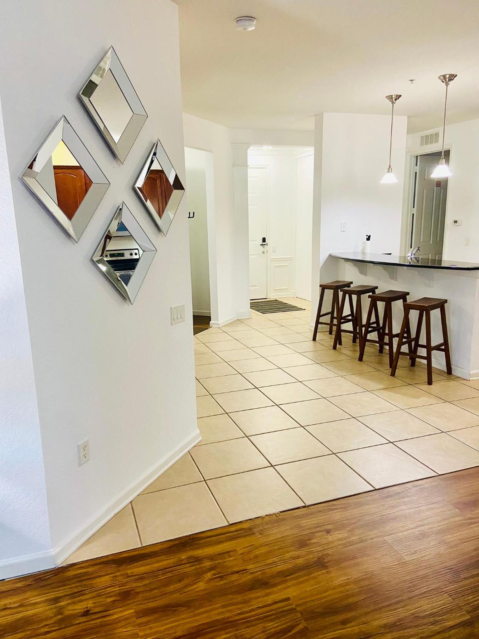 P.11 # Vista Cay Lake View/ Walking distance to the Convention Center/Close to Universal & Disney