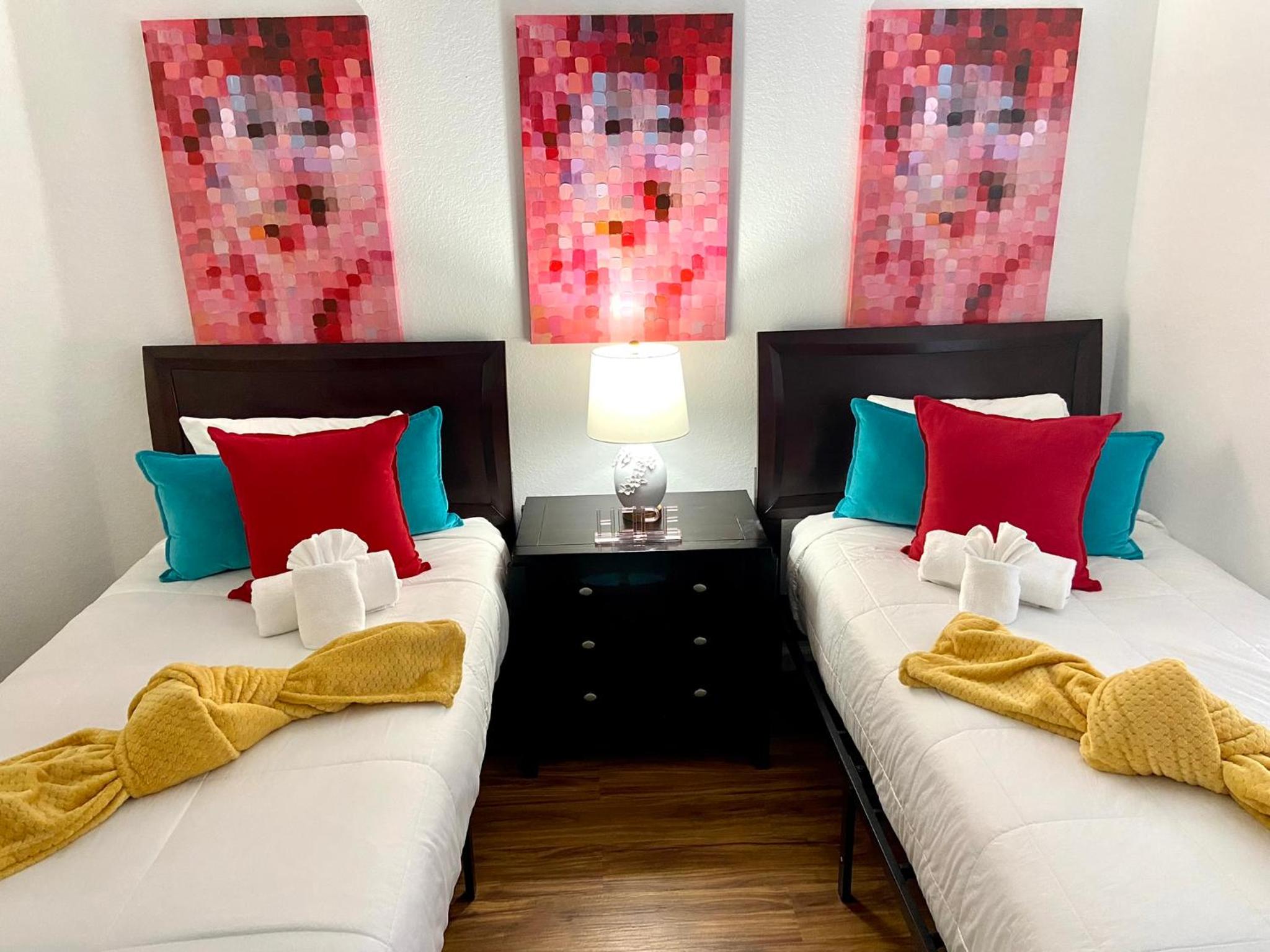 P.11 # Vista Cay Lake View/ Walking distance to the Convention Center/Close to Universal & Disney
