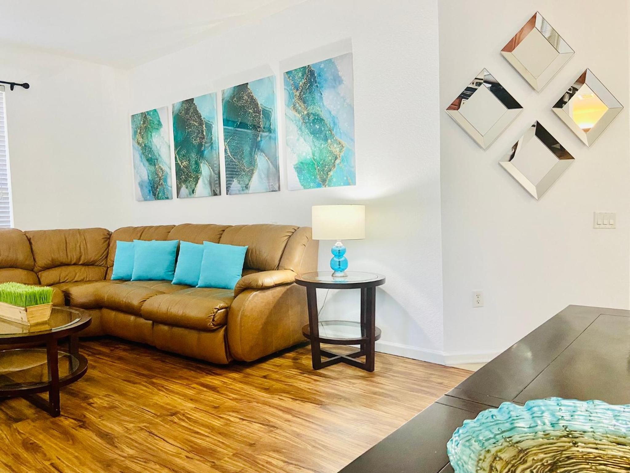 P.11 # Vista Cay Lake View/ Walking distance to the Convention Center/Close to Universal & Disney