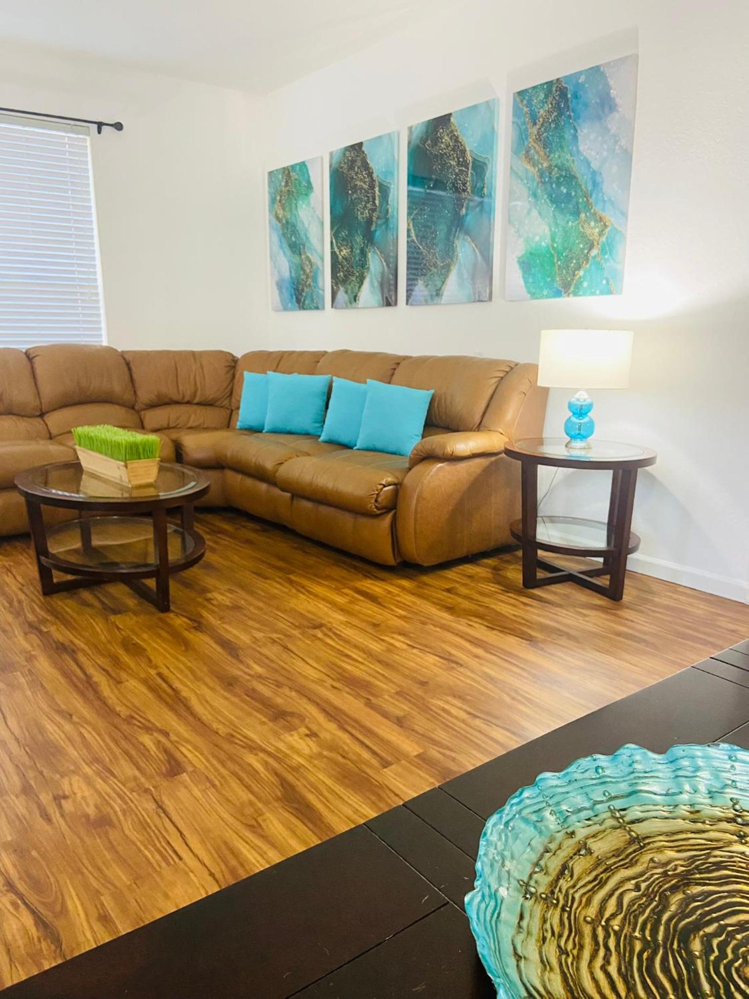 P.11 # Vista Cay Lake View/ Walking distance to the Convention Center/Close to Universal & Disney