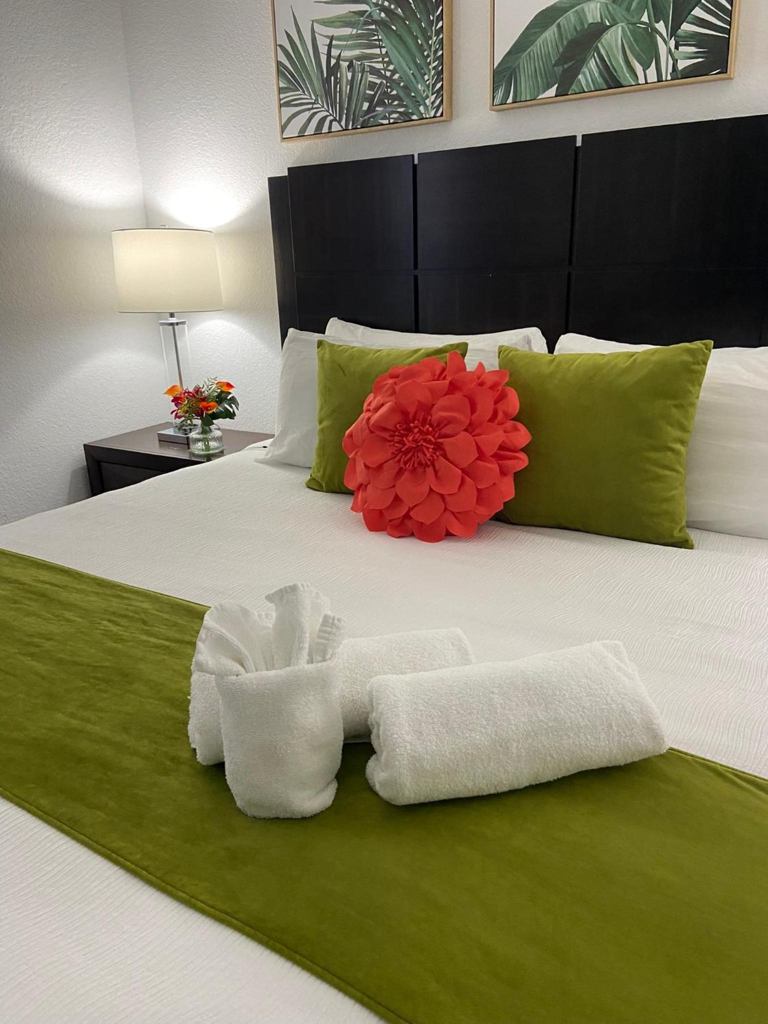 P.11 # Vista Cay Lake View/ Walking distance to the Convention Center/Close to Universal & Disney