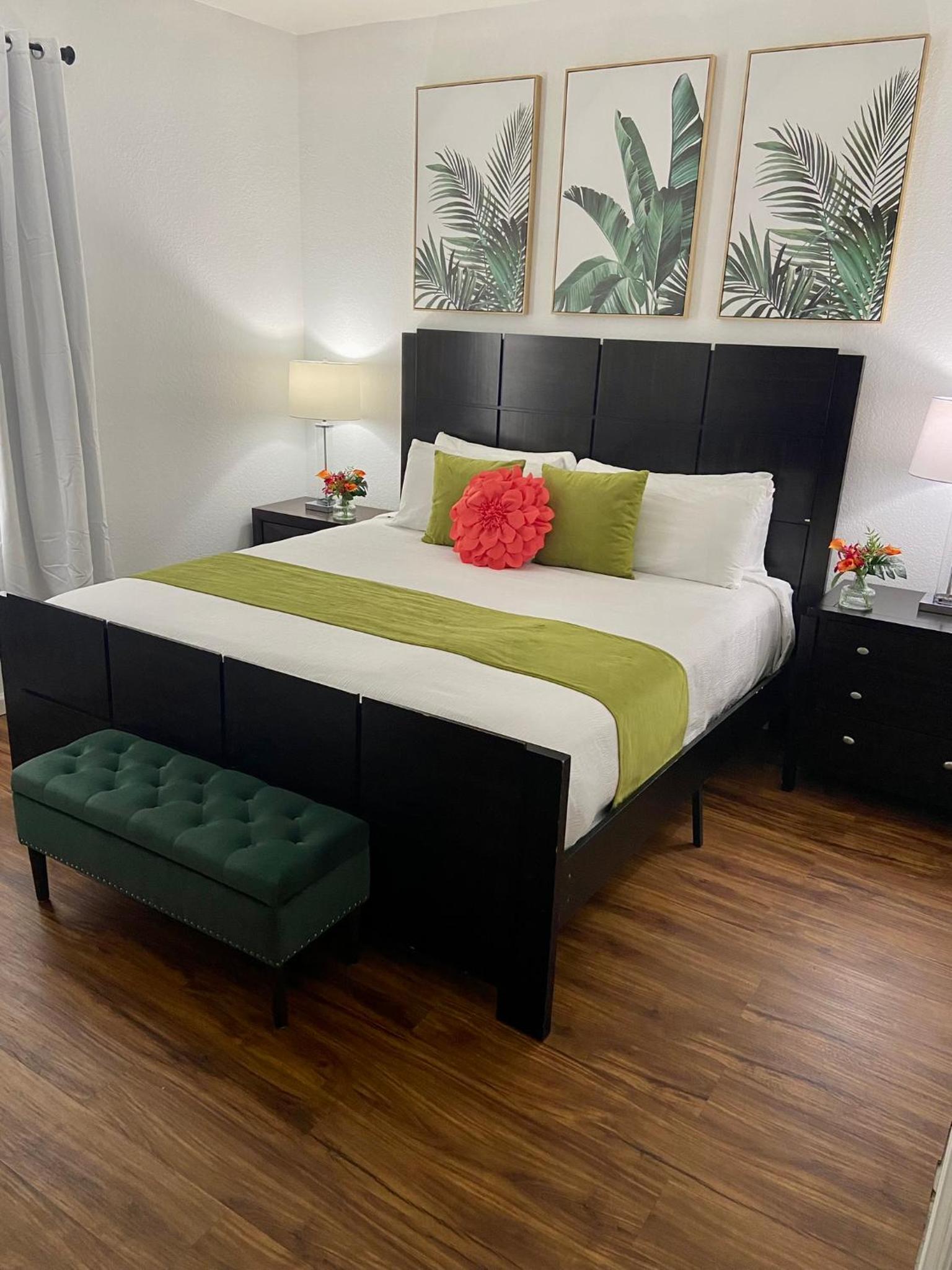 P.11 # Vista Cay Lake View/ Walking distance to the Convention Center/Close to Universal & Disney