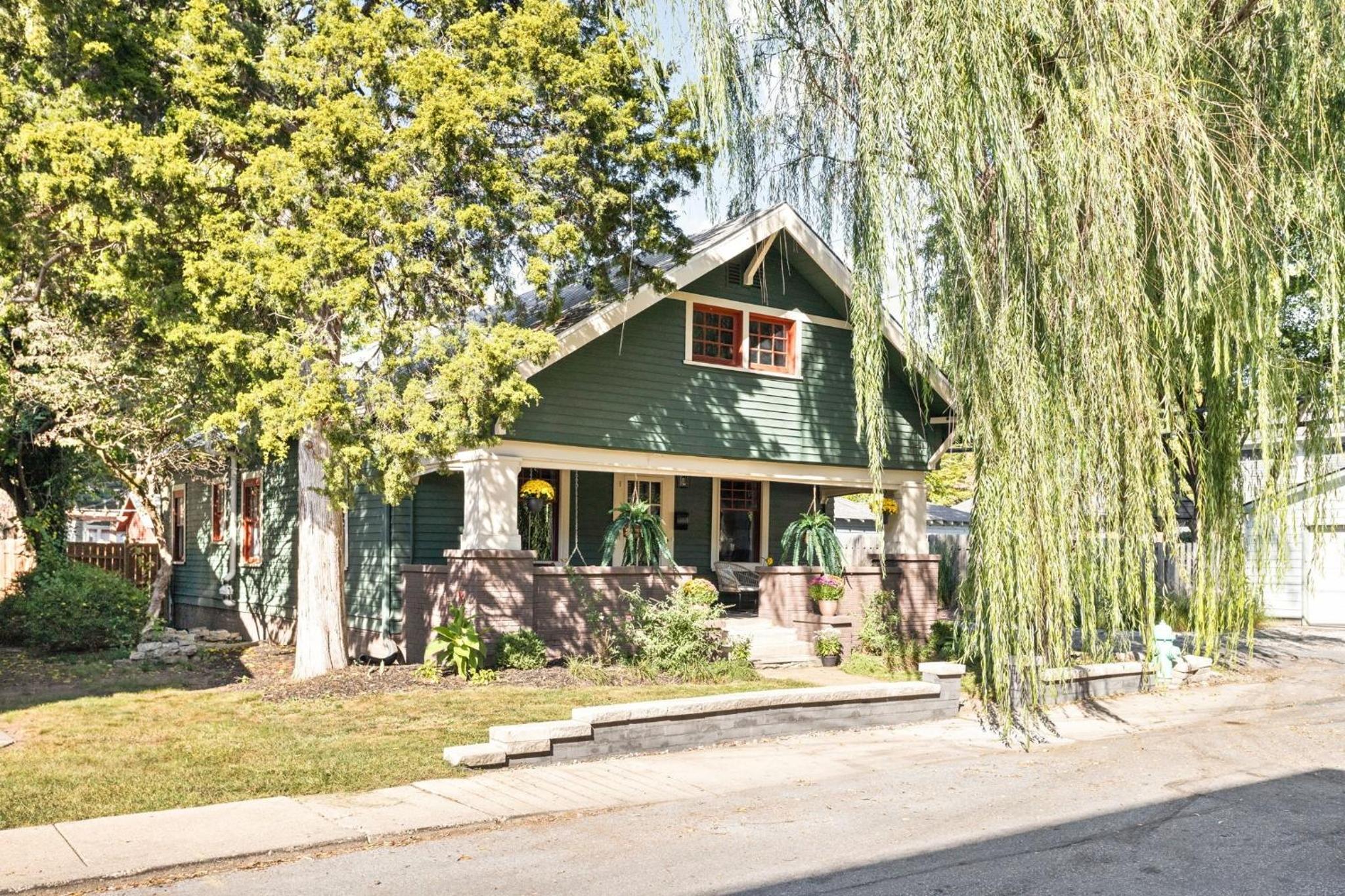 SoBro Bungalow Bliss (Walkable)