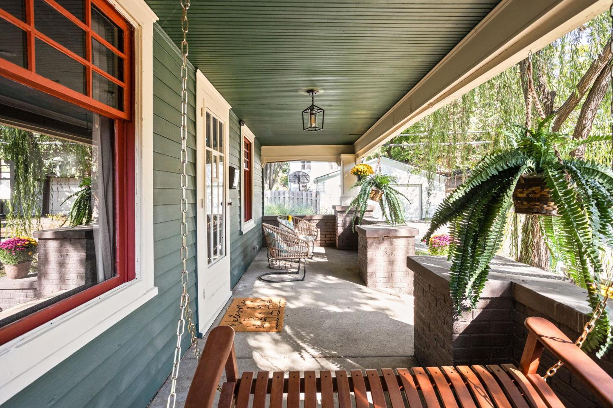 SoBro Bungalow Bliss (Walkable)