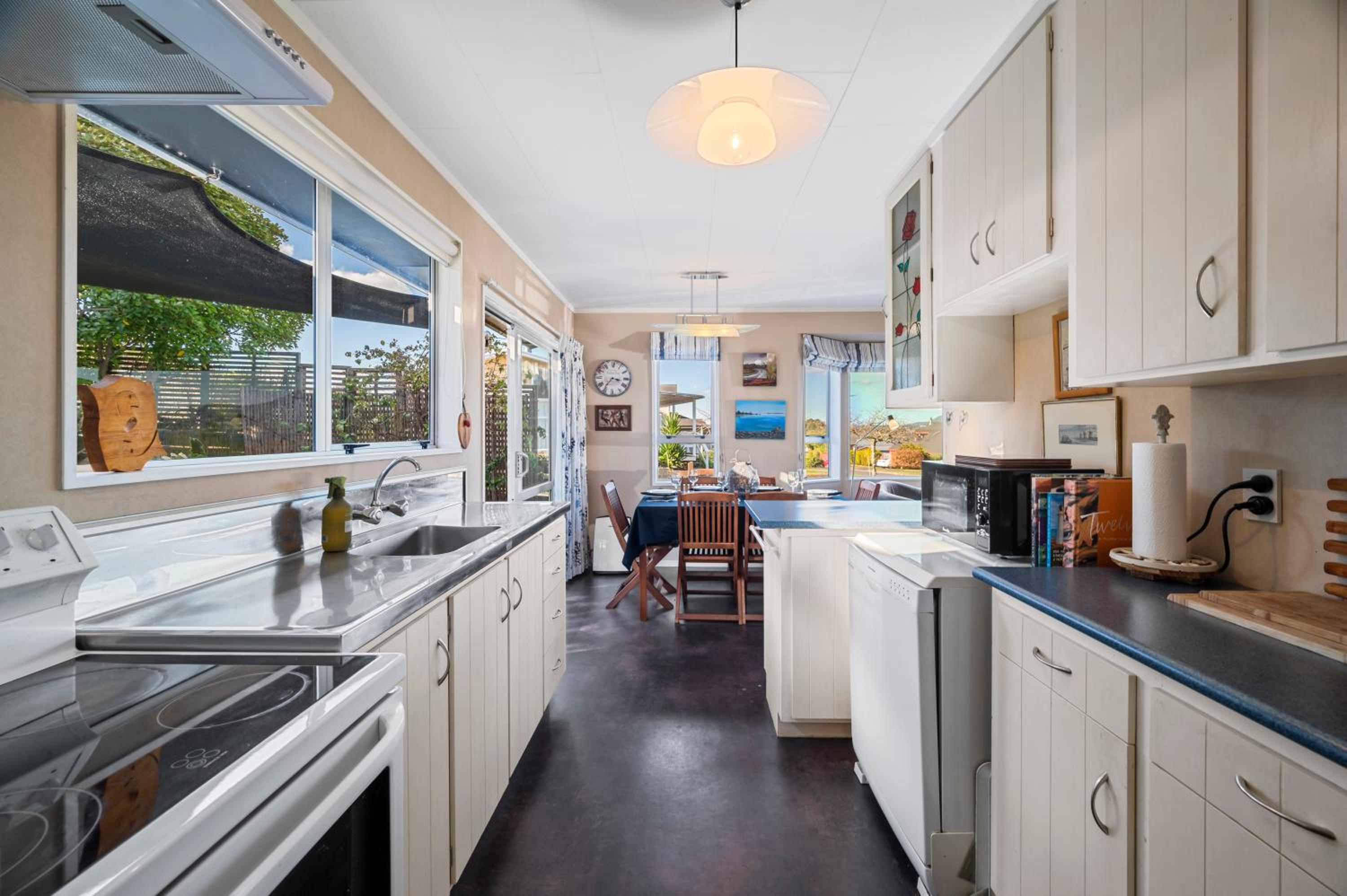 Kinder Cottage - Taupo view 5