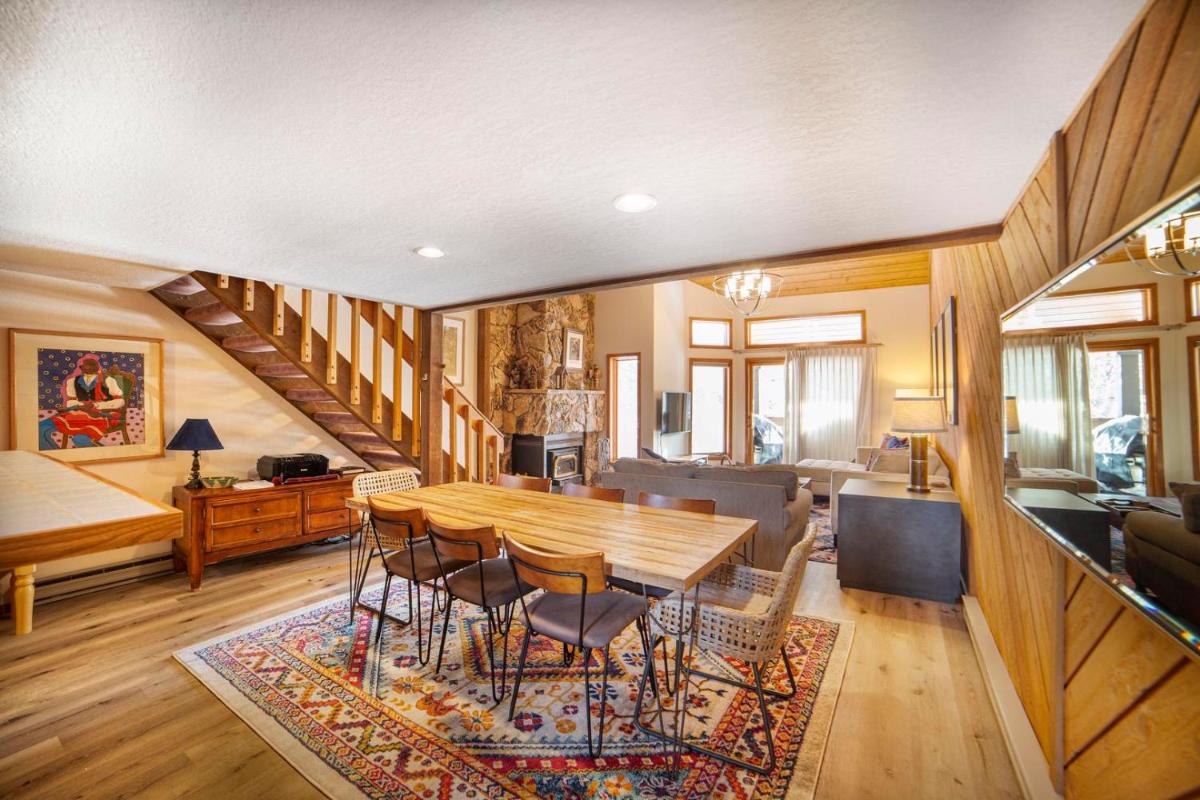 #283 - Pet-Friendly Mountain View Townhome with Indoor Spa view 3