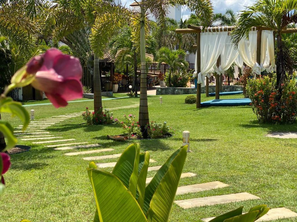 Apartamento Térreo 3 suítes Master Resort Treebies à Beira Mar Subauma Bahia