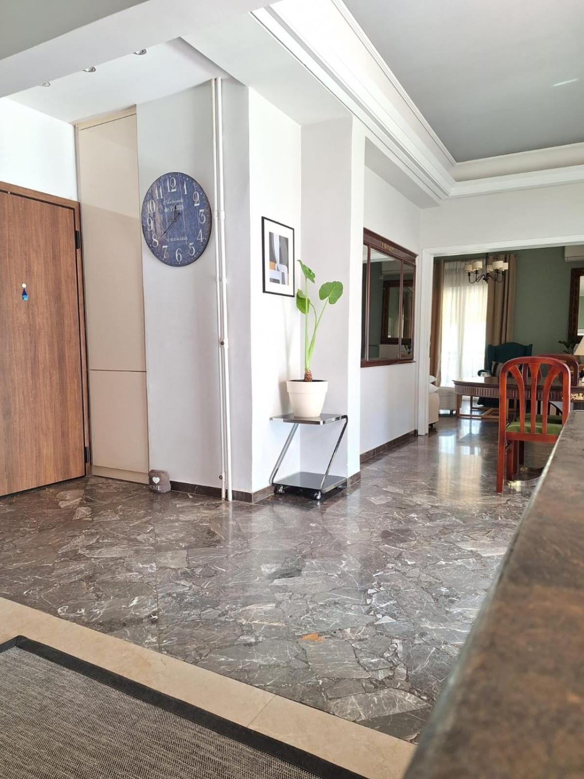 Large 1 bedroom Penthouse with Large Terrace photo 3