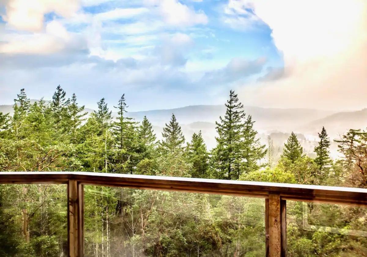 STUNNING HOME WITH AMAZING VIEWS NEAR THE CITY