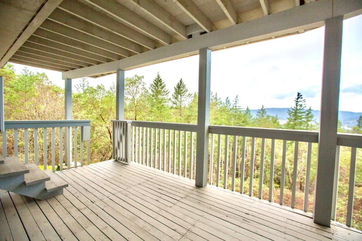STUNNING HOME WITH AMAZING VIEWS NEAR THE CITY