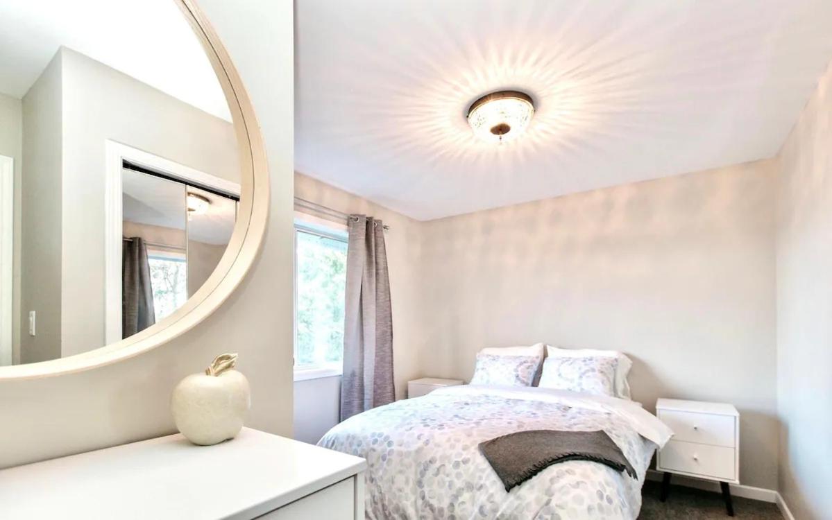 STUNNING HOME WITH AMAZING VIEWS NEAR THE CITY