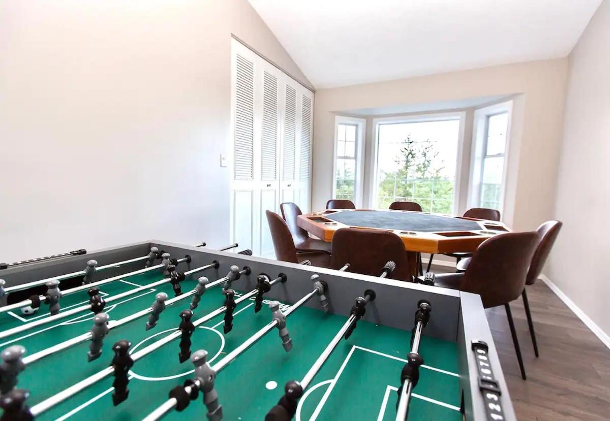 STUNNING HOME WITH AMAZING VIEWS NEAR THE CITY
