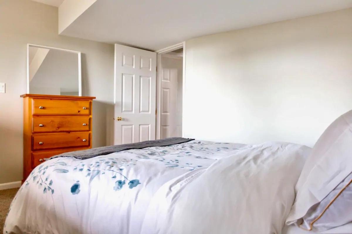 STUNNING HOME WITH AMAZING VIEWS NEAR THE CITY
