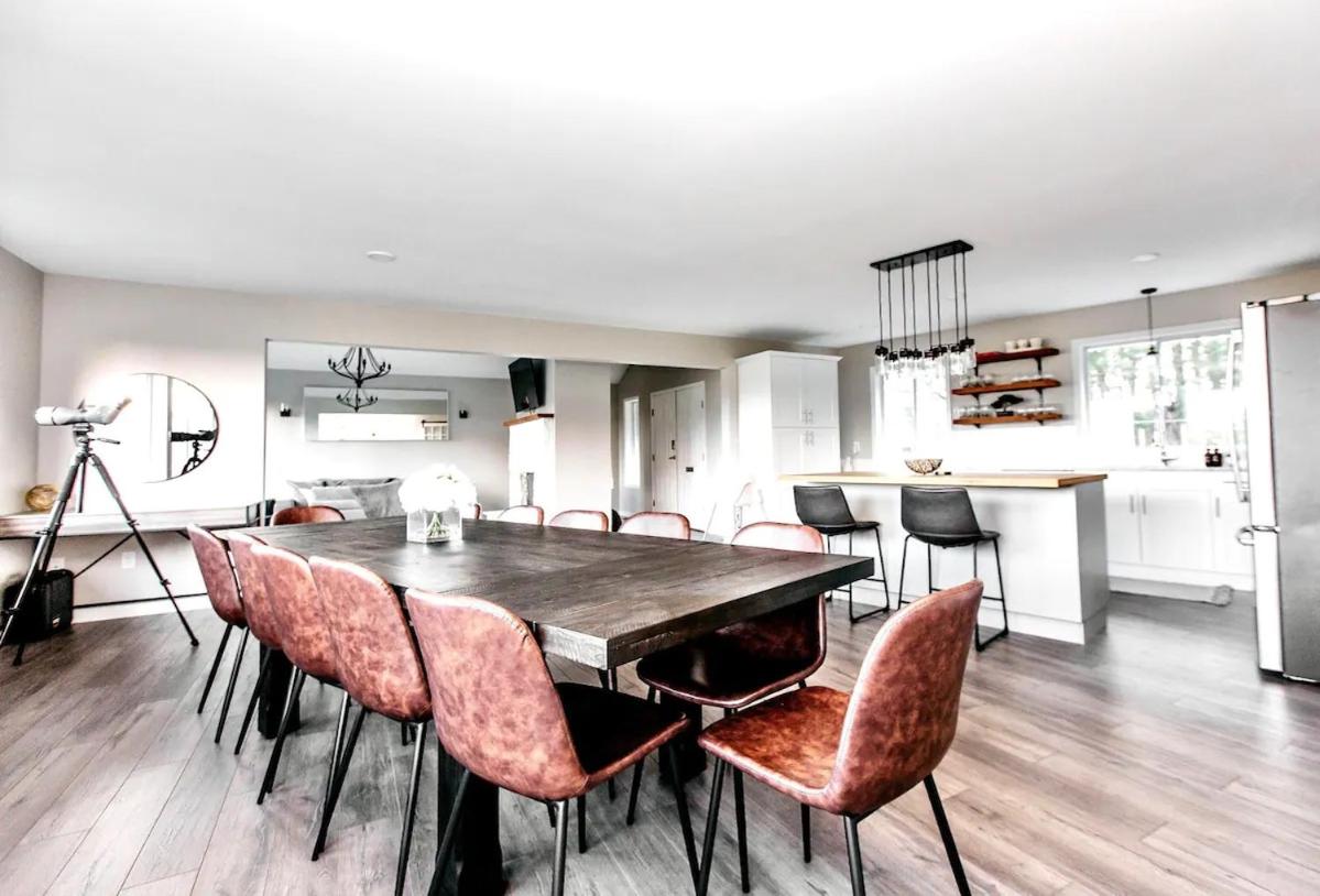 STUNNING HOME WITH AMAZING VIEWS NEAR THE CITY
