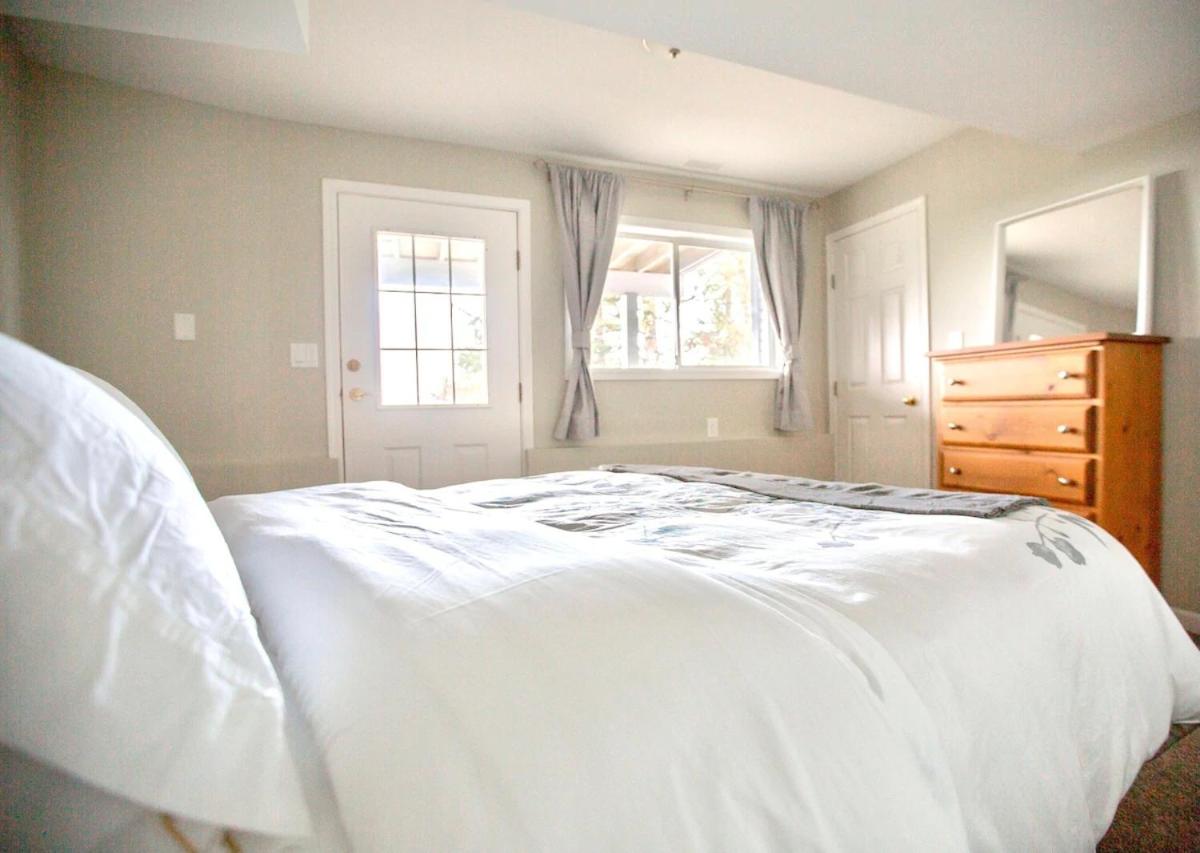 STUNNING HOME WITH AMAZING VIEWS NEAR THE CITY