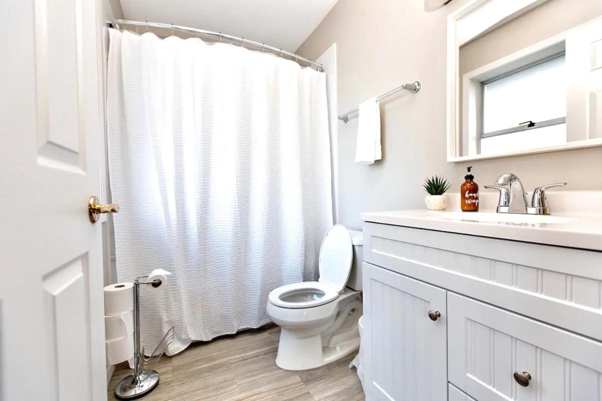 STUNNING HOME WITH AMAZING VIEWS NEAR THE CITY