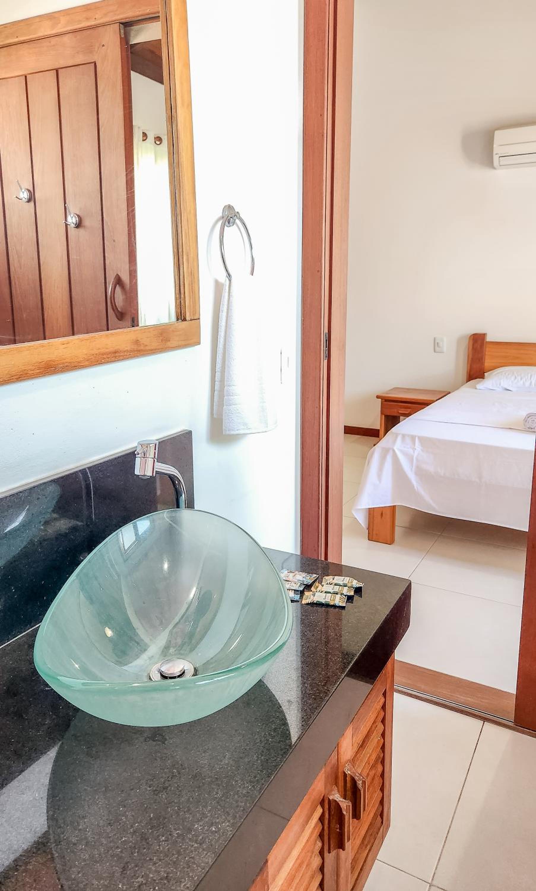 450m PRAIA de Taperapuan; Piscina; 2 quartos; WiFi 300 mbs; Churrasqueira; Estacionamento Gratuito 1 carro