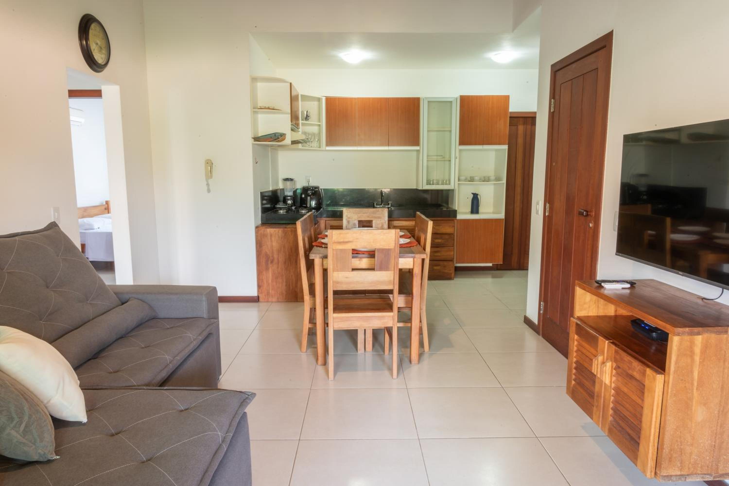 450m PRAIA de Taperapuan; Piscina; 2 quartos; WiFi 300 mbs; Churrasqueira; Estacionamento Gratuito 1 carro