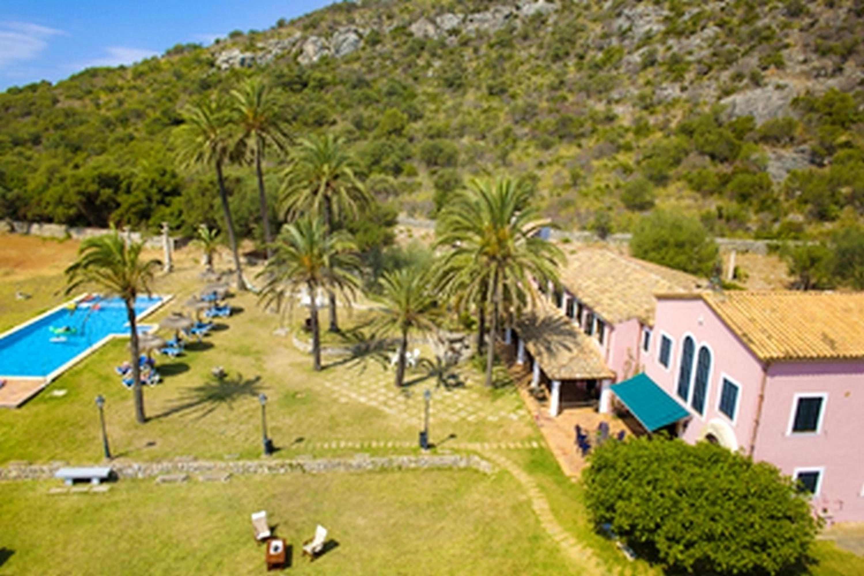 Spacious Apartment in Pollenca with Pool and Mountain View