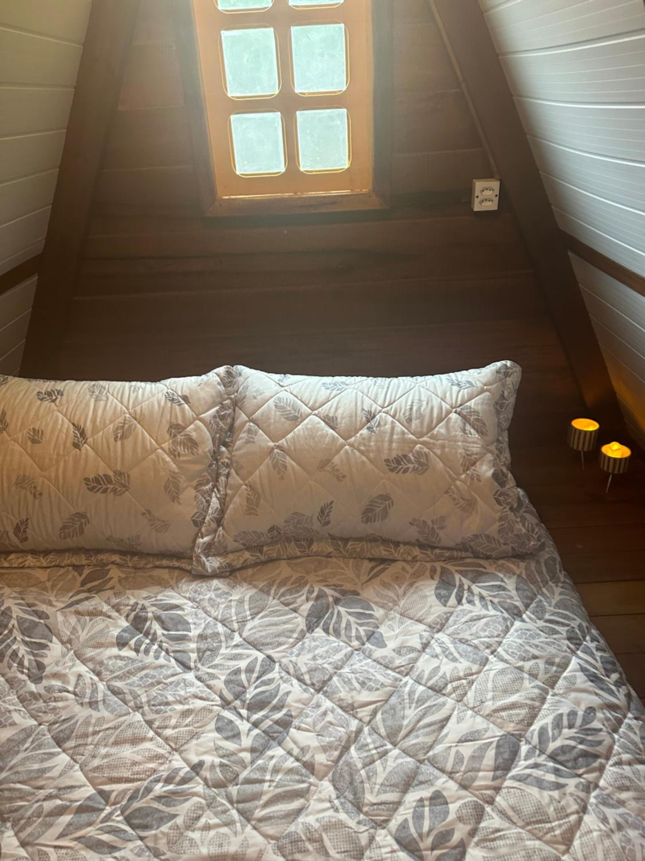 Glamping casal - mini chale mobiliado com colchão casal roupa de cama travesseiros - Rancho Perene estação rural