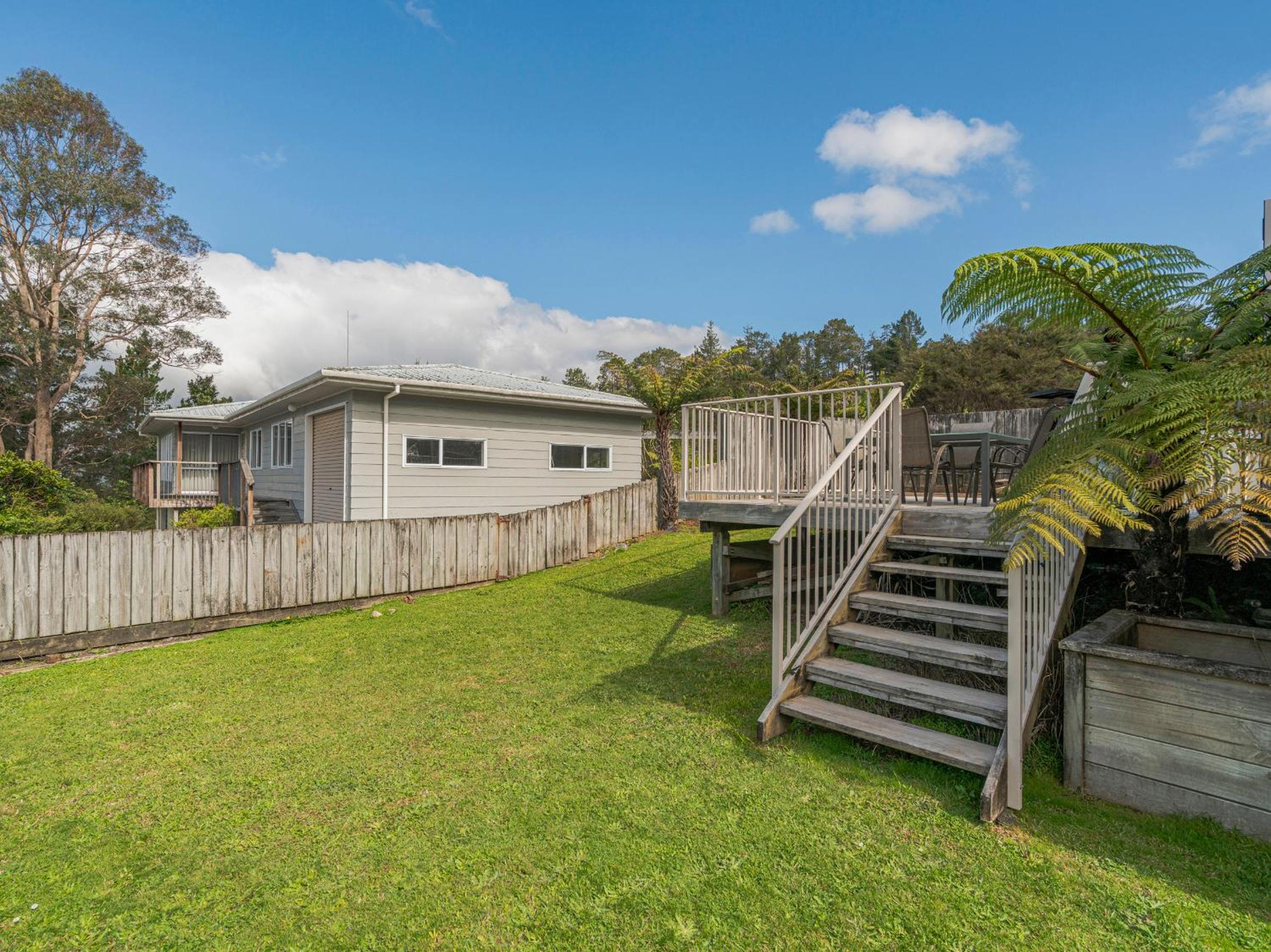 Hinemoa Heights - Tairua Beach Holiday Home view 3