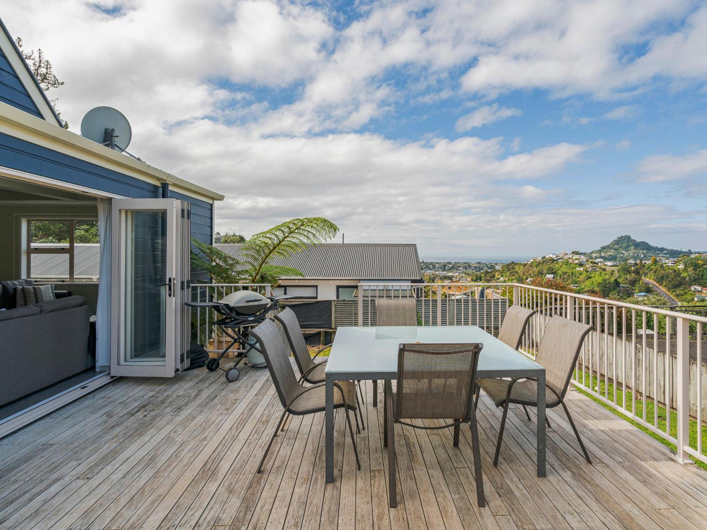 Hinemoa Heights - Tairua Beach Holiday Home view 4